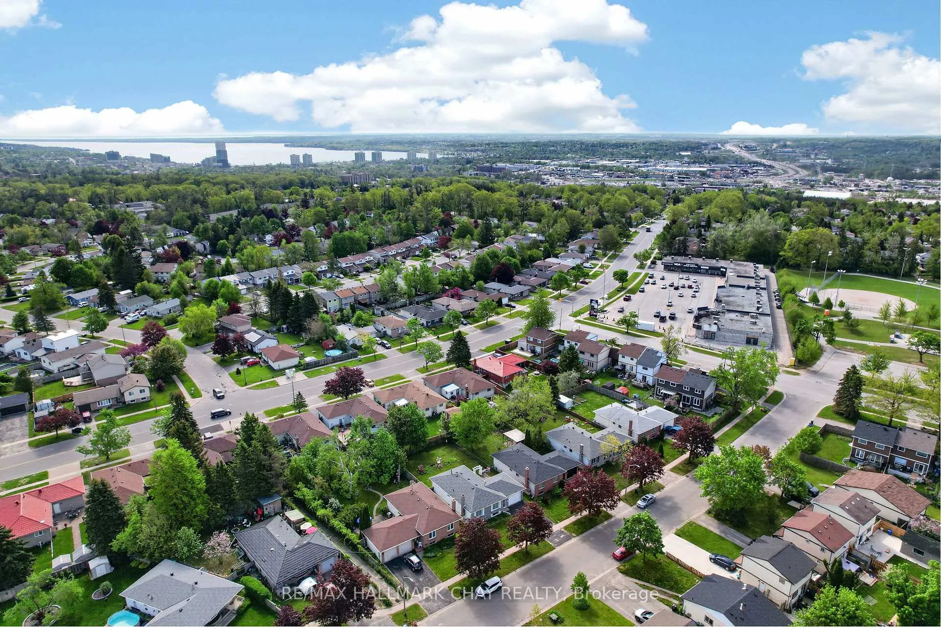 Photo 8 of 13 Bronte Crescent, Barrie, Letitia Heights — HOMEH