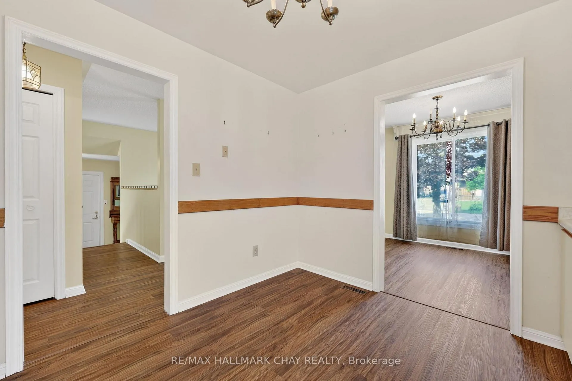 Photo 17 of 13 Bronte Crescent, Barrie, Letitia Heights — HOMEH