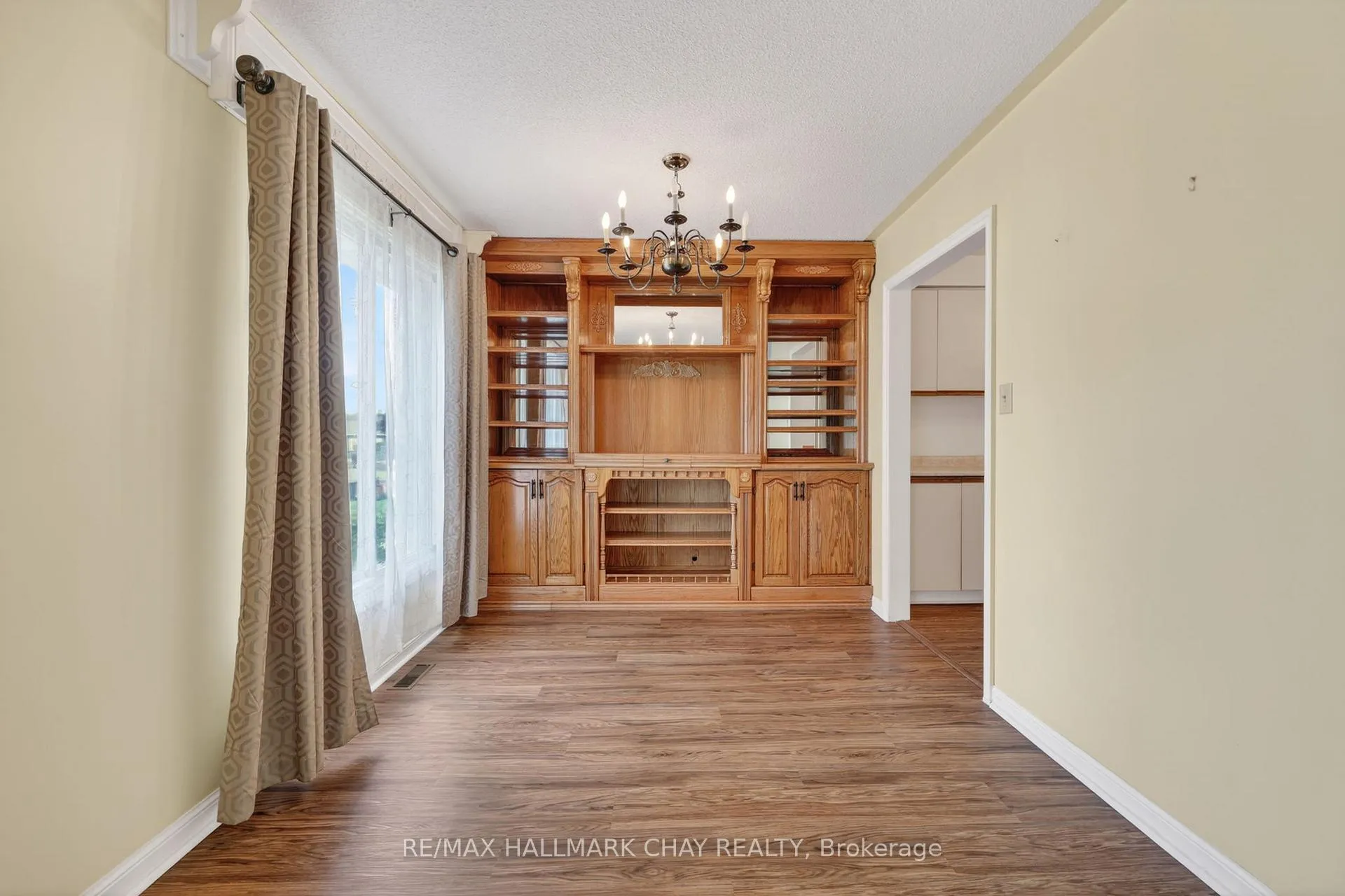 Photo 18 of 13 Bronte Crescent, Barrie, Letitia Heights — HOMEH