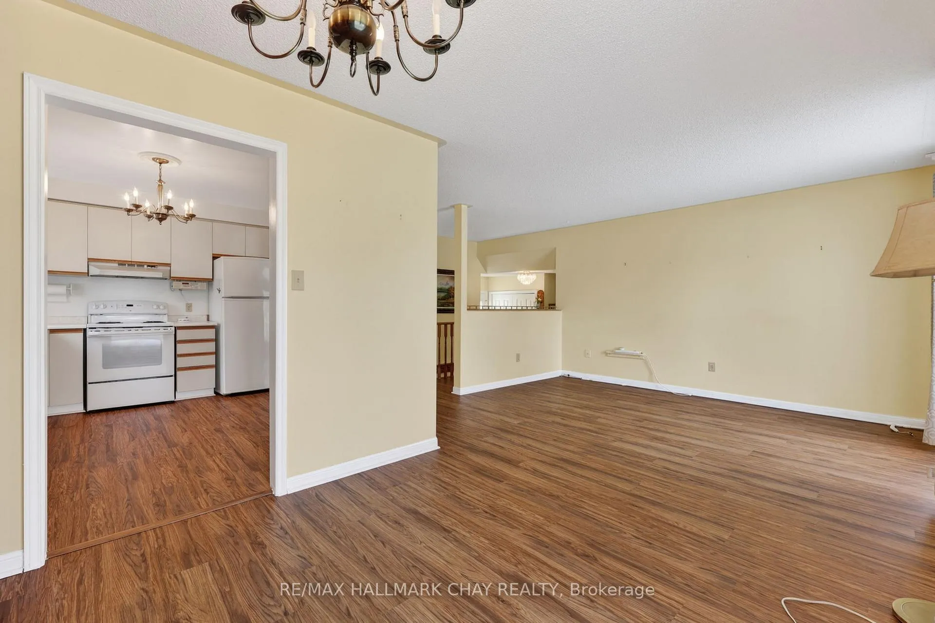Photo 20 of 13 Bronte Crescent, Barrie, Letitia Heights — HOMEH