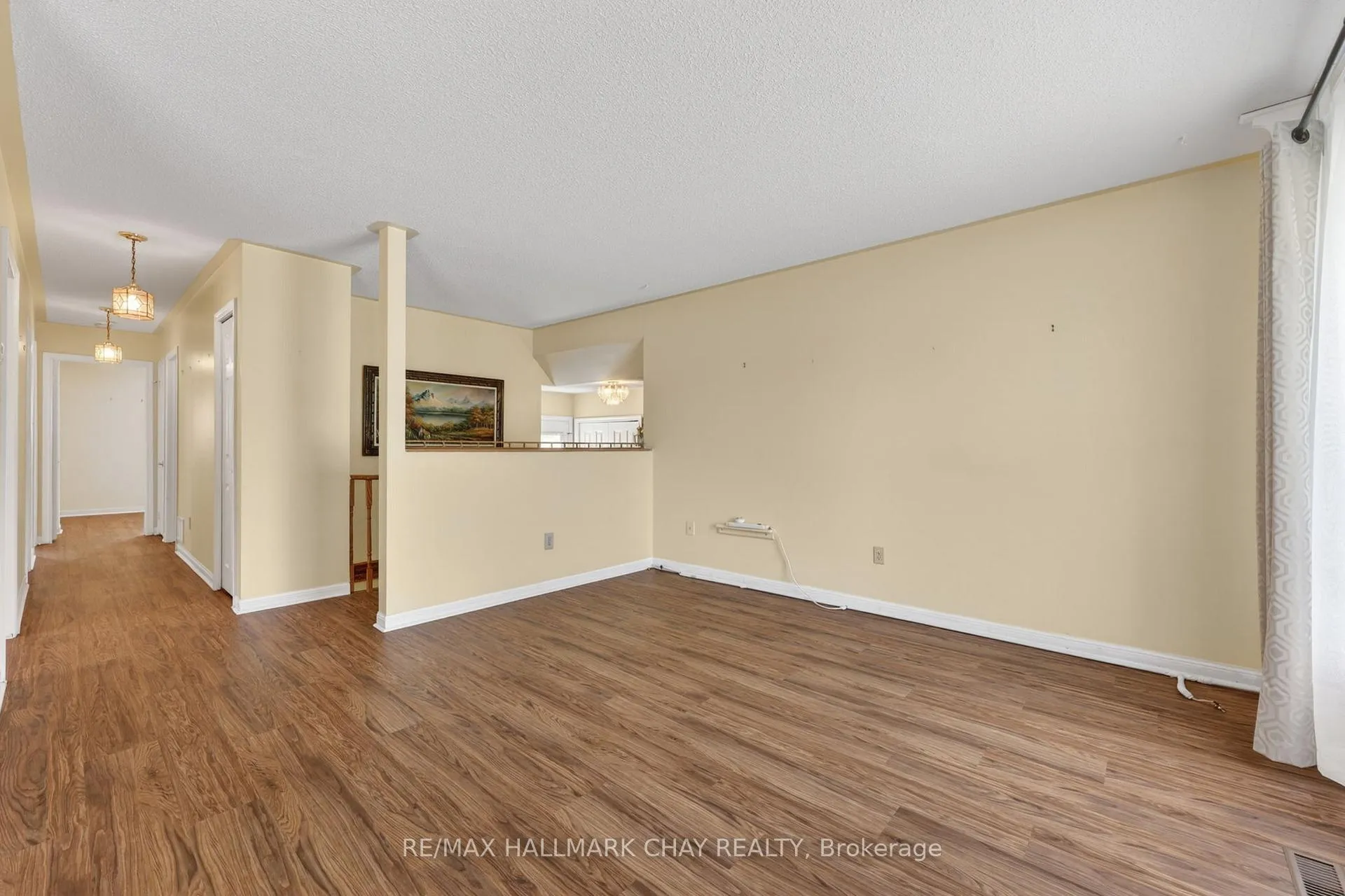 Photo 21 of 13 Bronte Crescent, Barrie, Letitia Heights — HOMEH