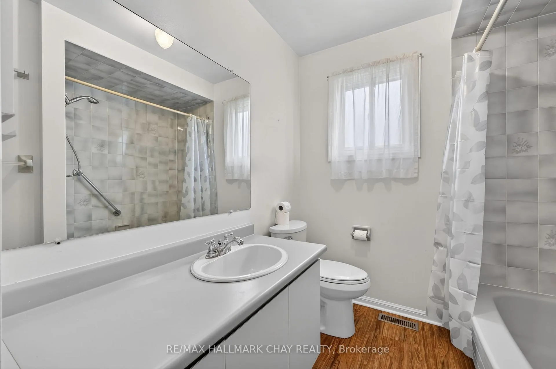 Photo 27 of 13 Bronte Crescent, Barrie, Letitia Heights — HOMEH