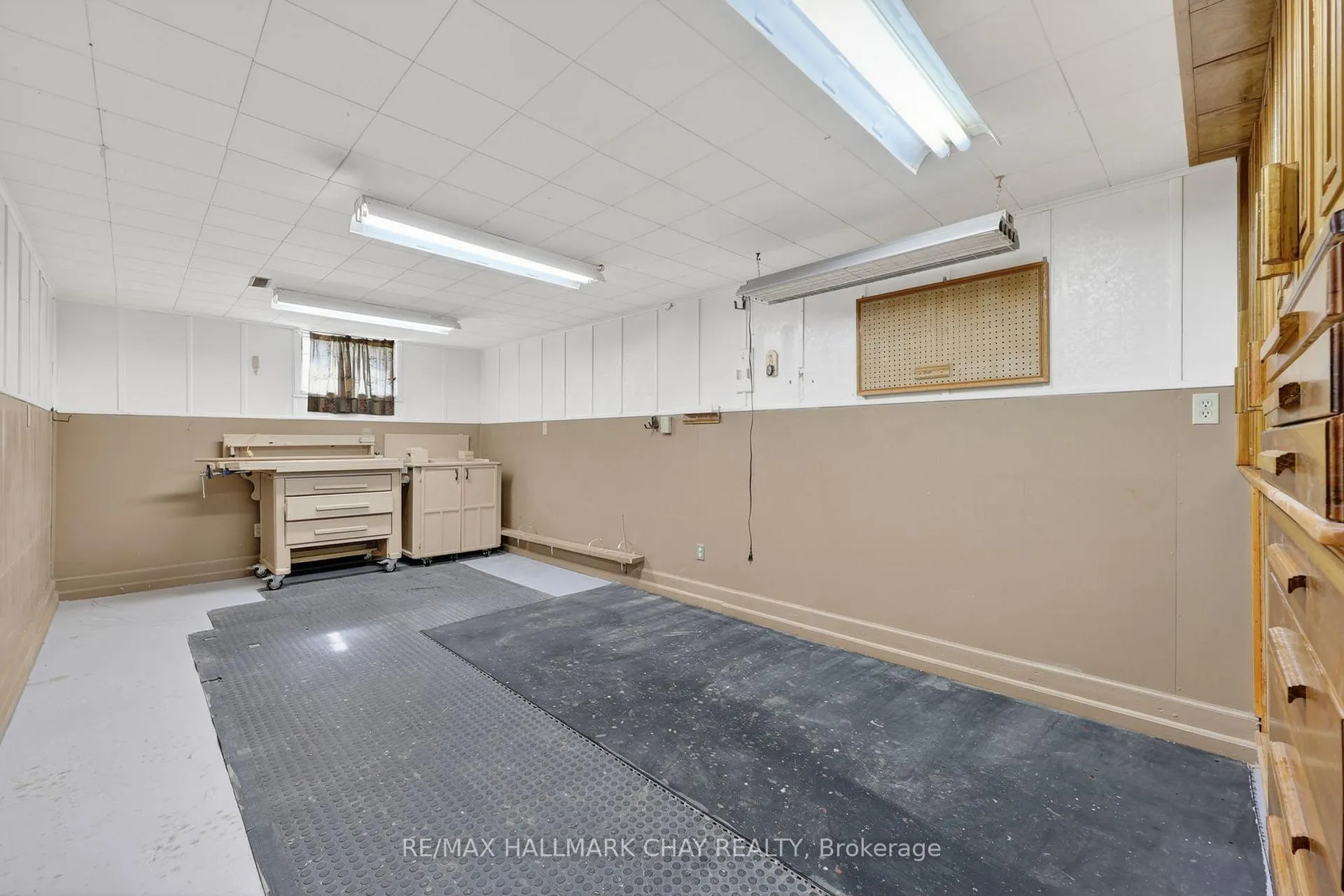Photo 31 of 13 Bronte Crescent, Barrie, Letitia Heights — HOMEH