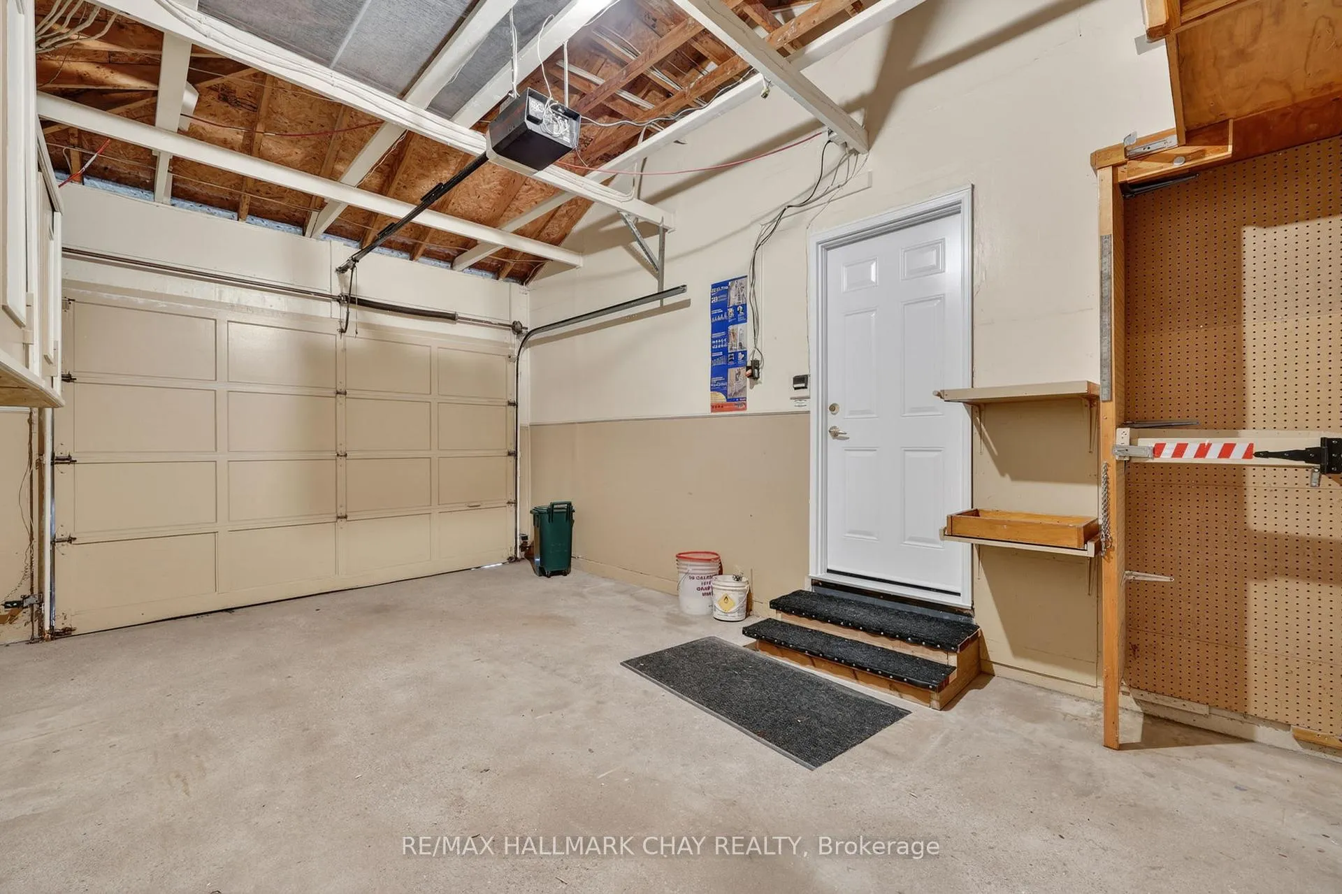 Photo 33 of 13 Bronte Crescent, Barrie, Letitia Heights — HOMEH