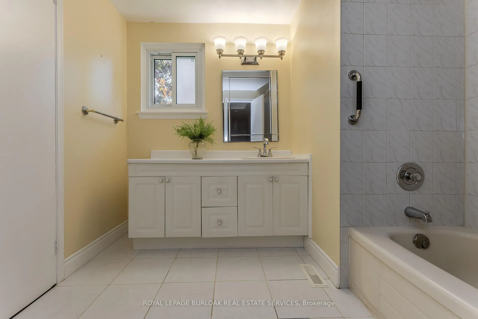 Photo 14 of 3118 Centennial Drive, Burlington, Palmer — HOMEH