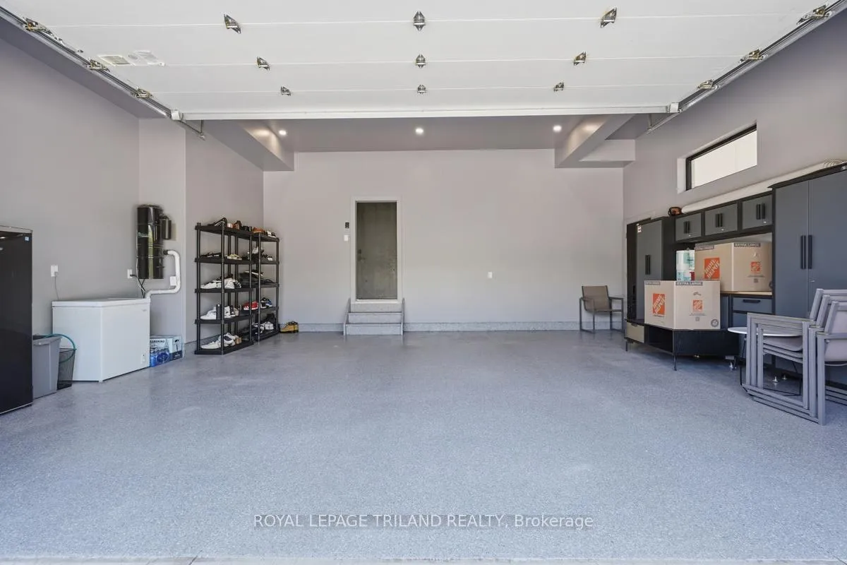 Photo 3 of Unit 6, 1452 Byron Baseline Road, London, South K — HOMEH
