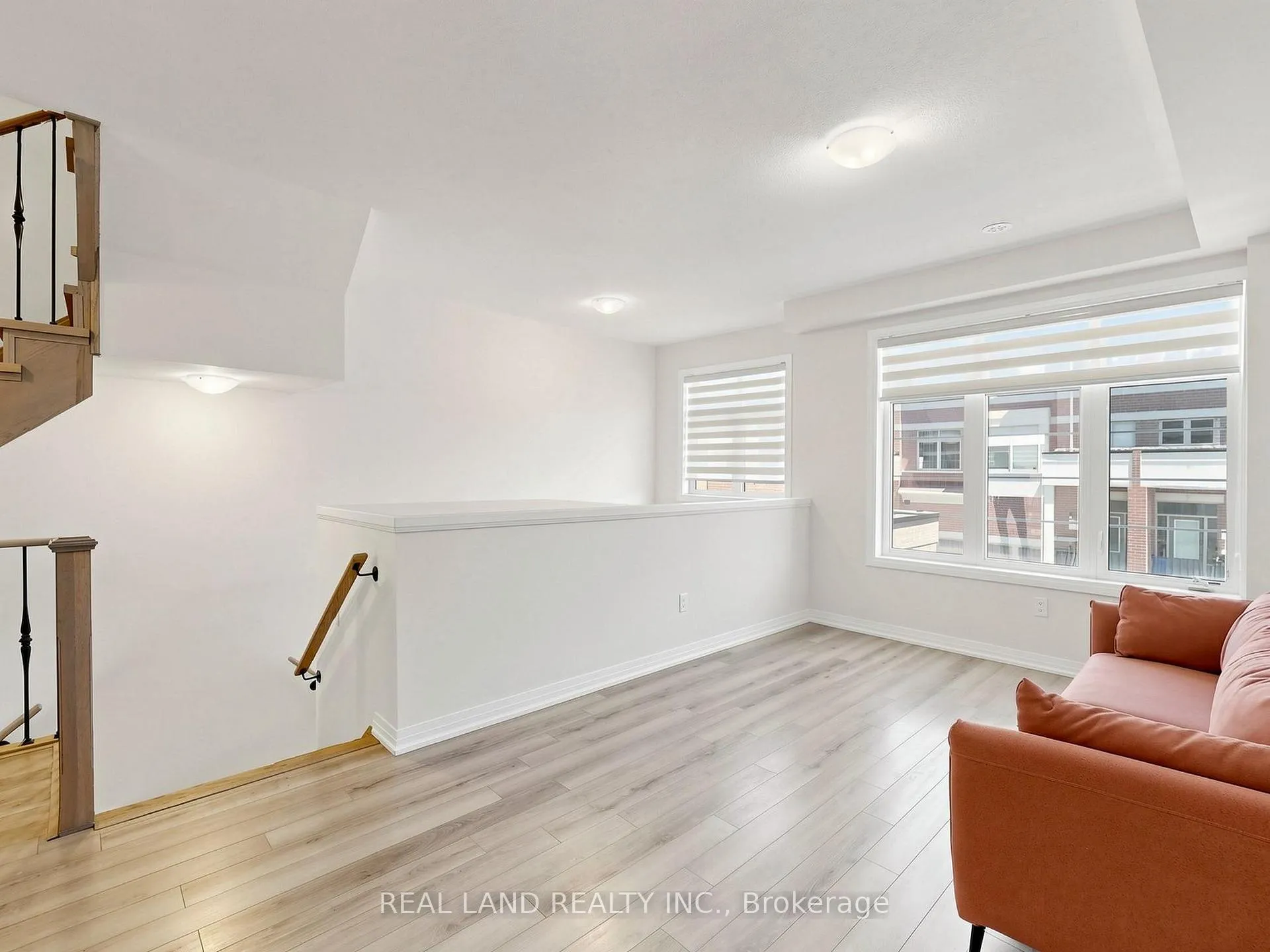 Photo 4 of 24 Sissons Way, Markham, Cedar Grove — HOMEH
