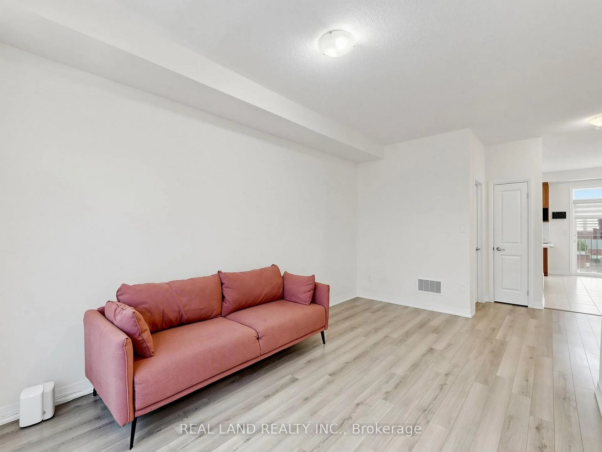 Photo 5 of 24 Sissons Way, Markham, Cedar Grove — HOMEH