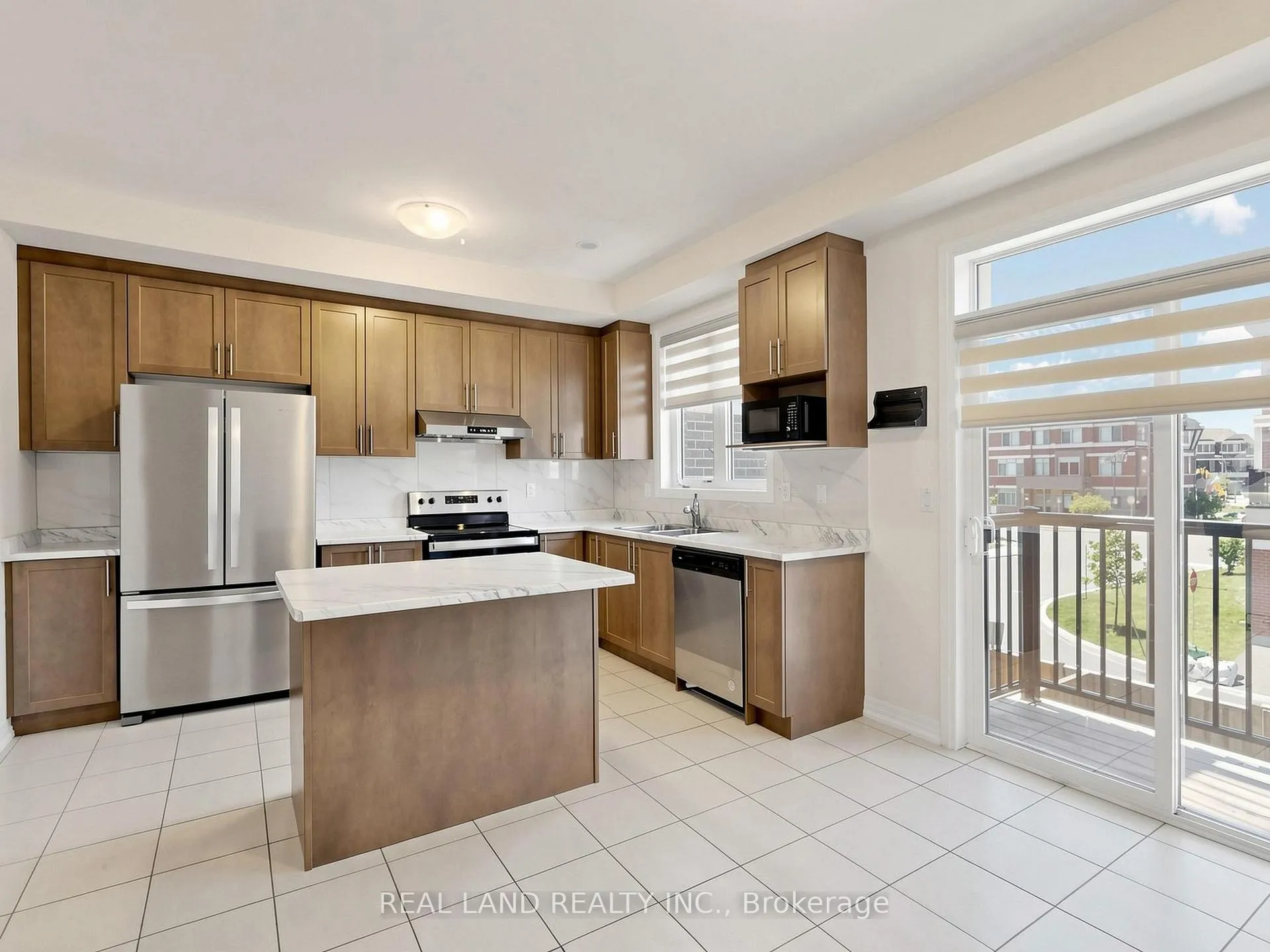 Photo 6 of 24 Sissons Way, Markham, Cedar Grove — HOMEH