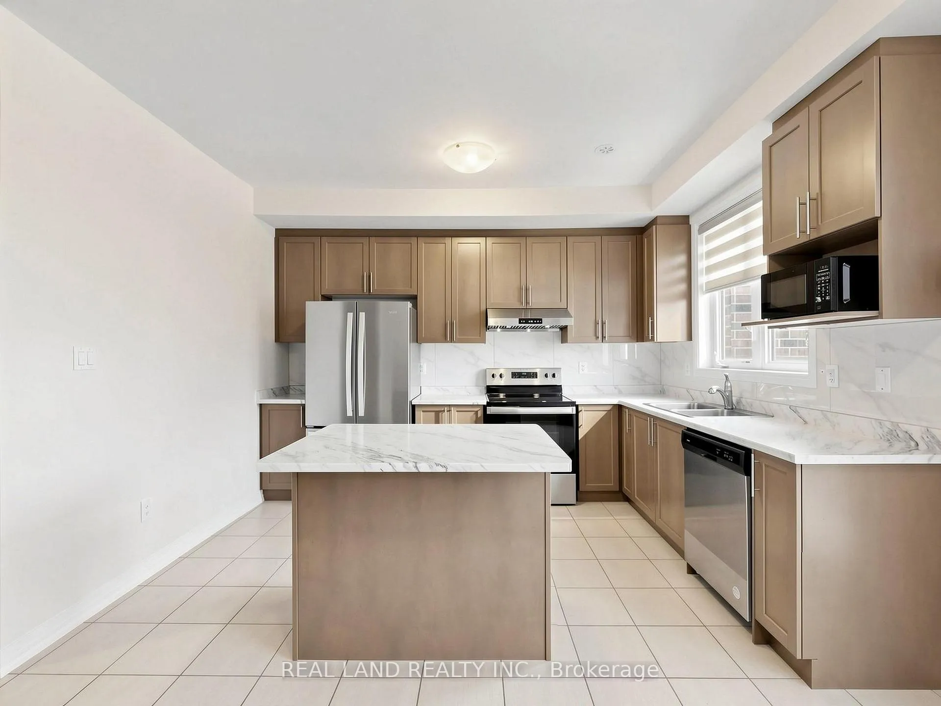 Photo 7 of 24 Sissons Way, Markham, Cedar Grove — HOMEH