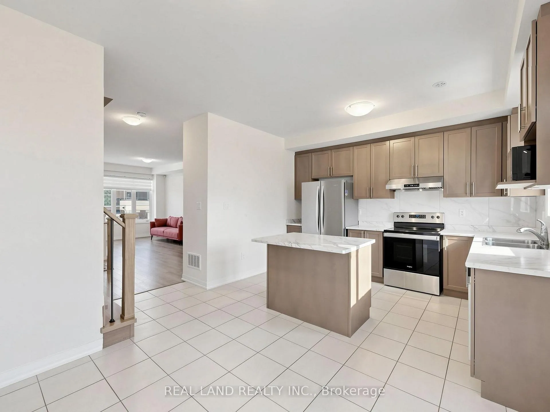 Photo 8 of 24 Sissons Way, Markham, Cedar Grove — HOMEH