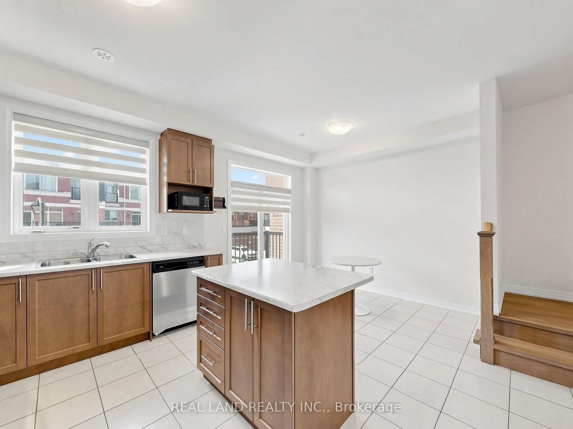 Photo 9 of 24 Sissons Way, Markham, Cedar Grove — HOMEH