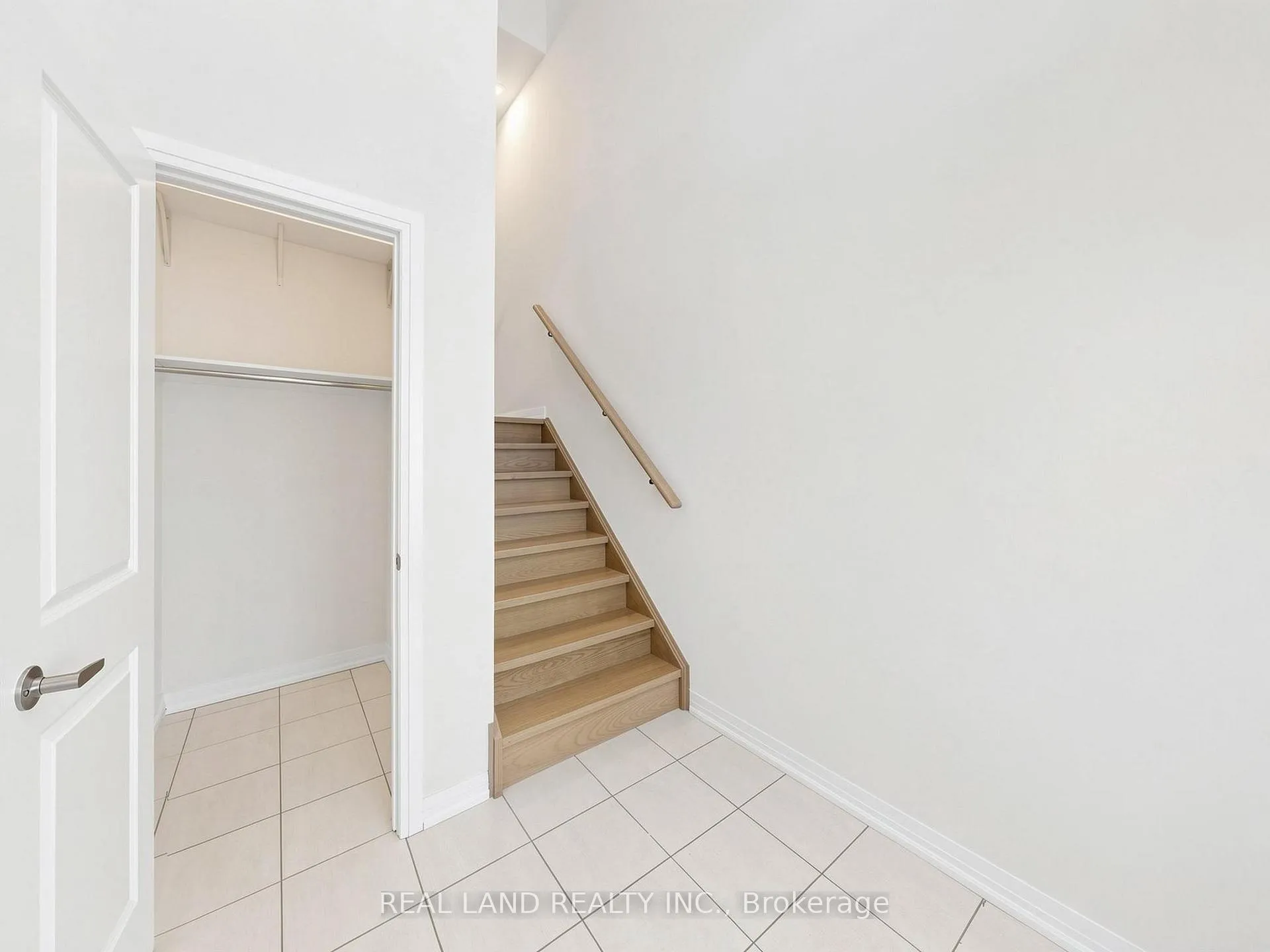 Photo 17 of 24 Sissons Way, Markham, Cedar Grove — HOMEH