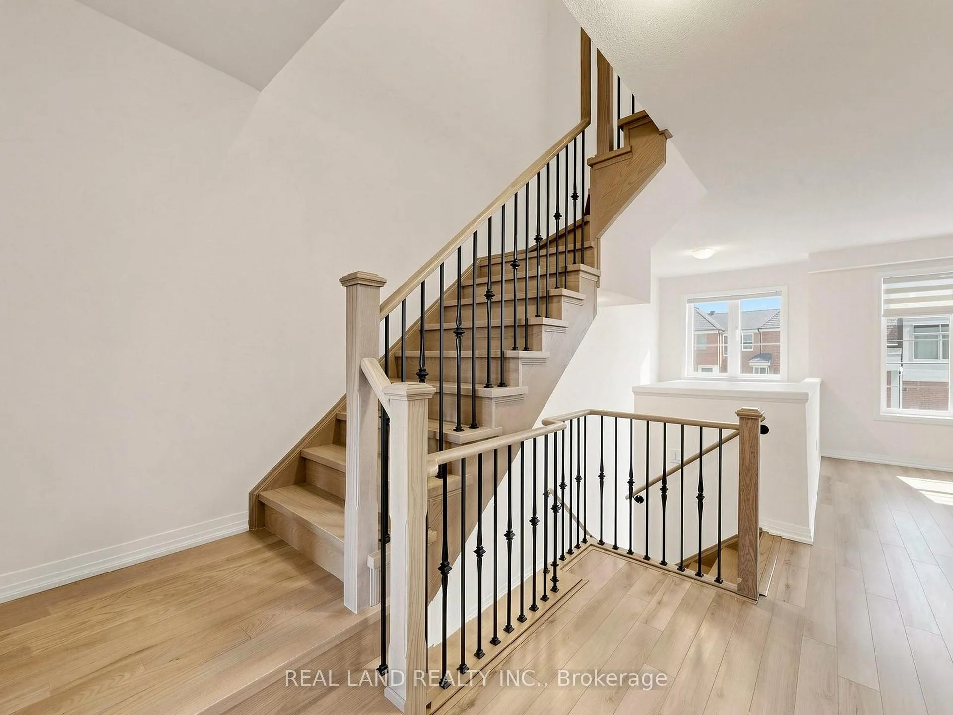 Photo 18 of 24 Sissons Way, Markham, Cedar Grove — HOMEH