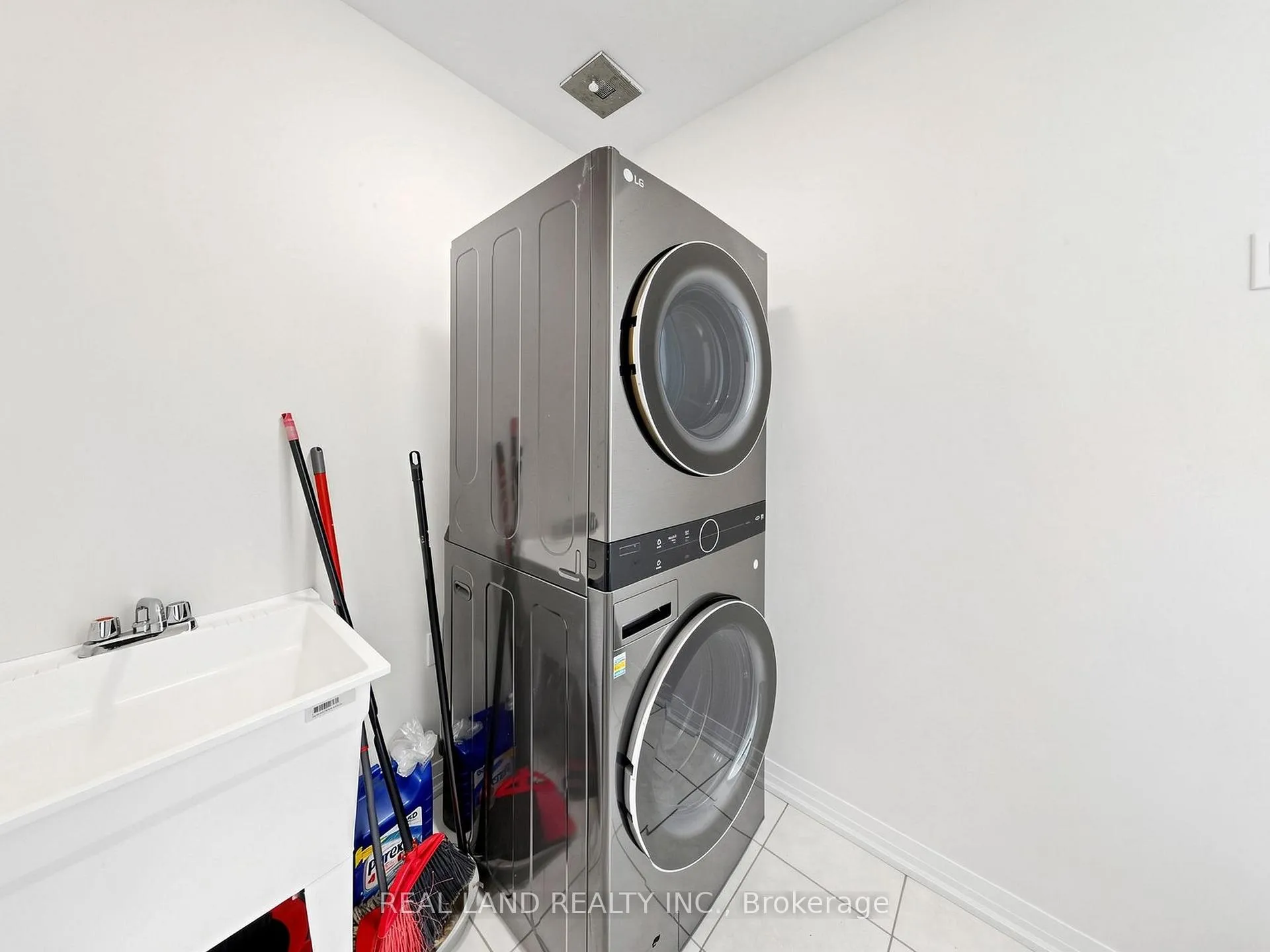 Photo 39 of 24 Sissons Way, Markham, Cedar Grove — HOMEH