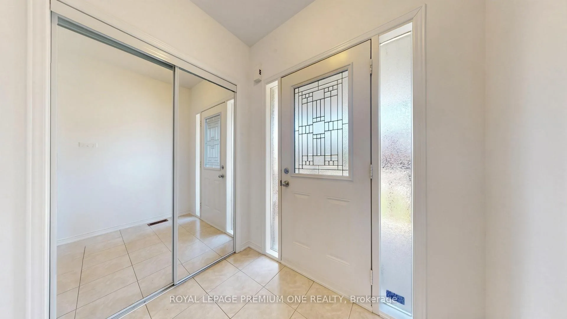 Photo 3 of 108 Argento Crescent, Vaughan, Vellore Village — HOMEH