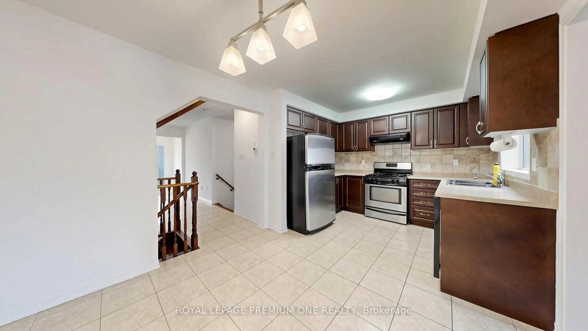 Photo 5 of 108 Argento Crescent, Vaughan, Vellore Village — HOMEH