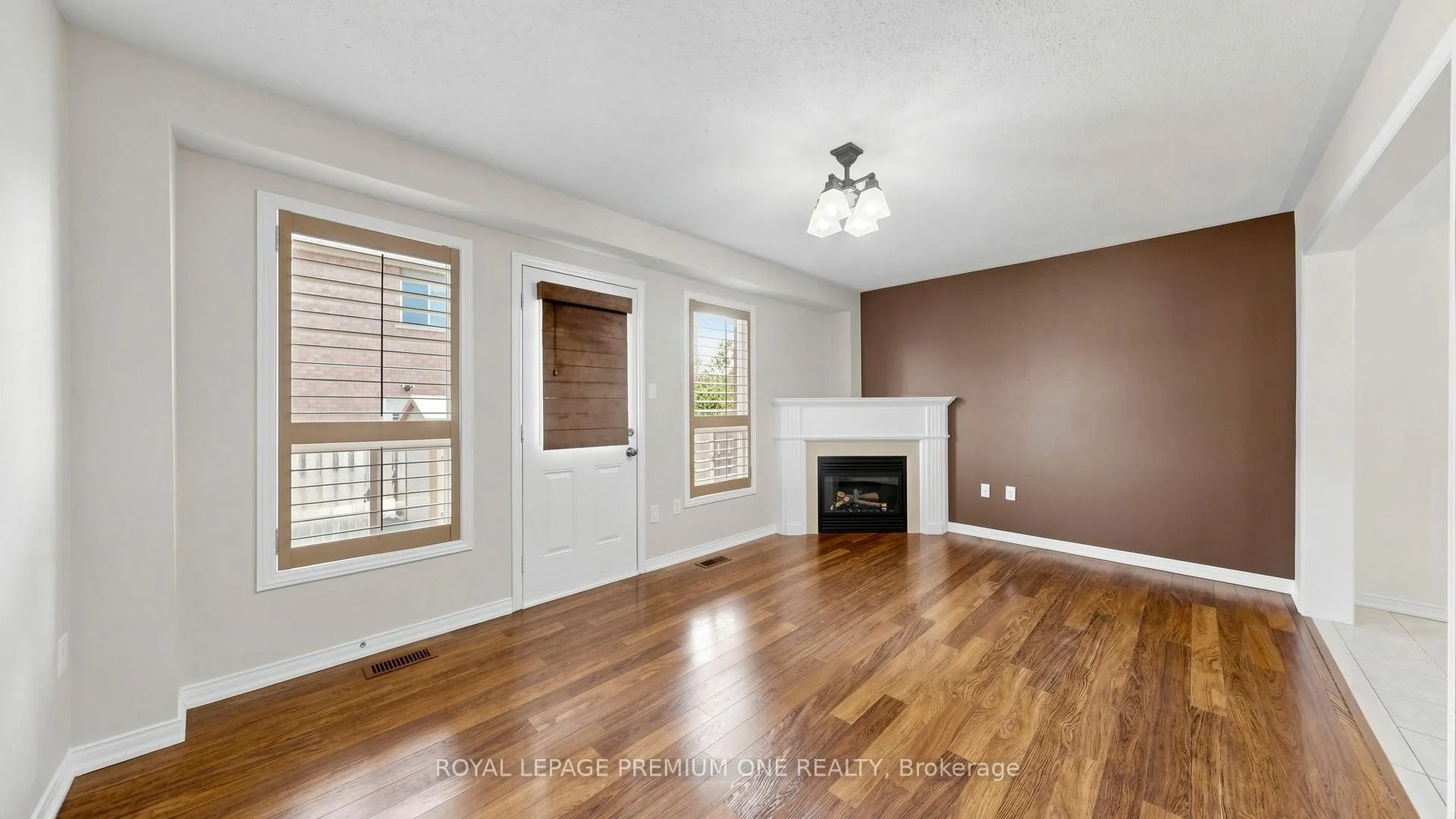 Photo 18 of 108 Argento Crescent, Vaughan, Vellore Village — HOMEH