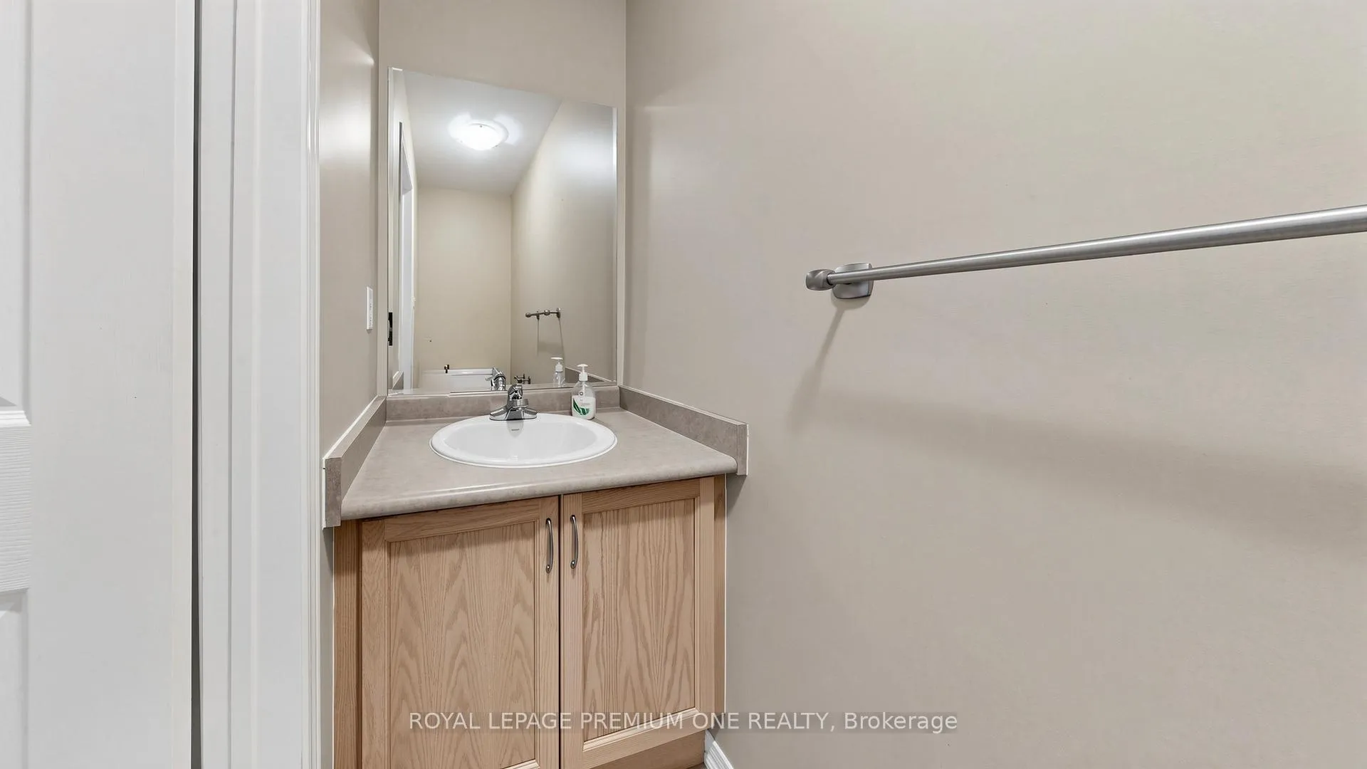 Photo 19 of 108 Argento Crescent, Vaughan, Vellore Village — HOMEH