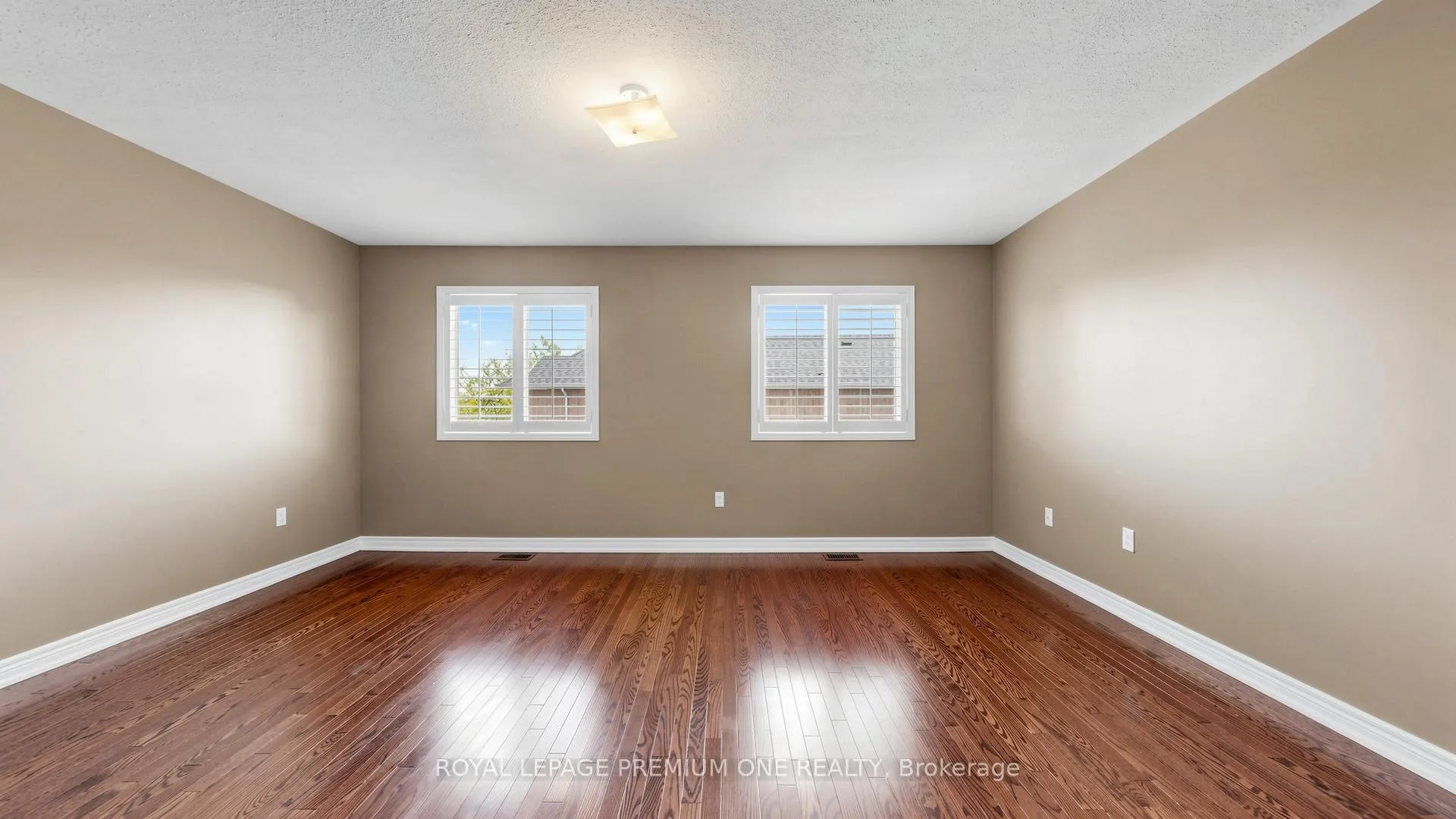 Photo 22 of 108 Argento Crescent, Vaughan, Vellore Village — HOMEH