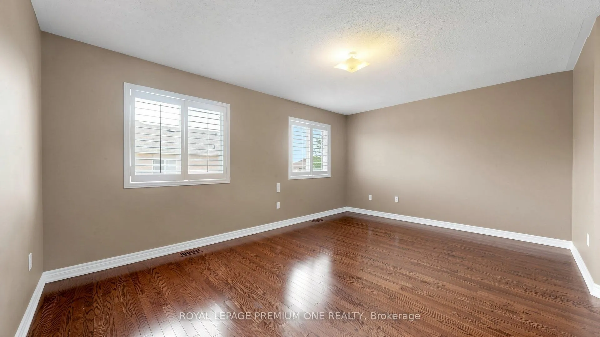 Photo 23 of 108 Argento Crescent, Vaughan, Vellore Village — HOMEH