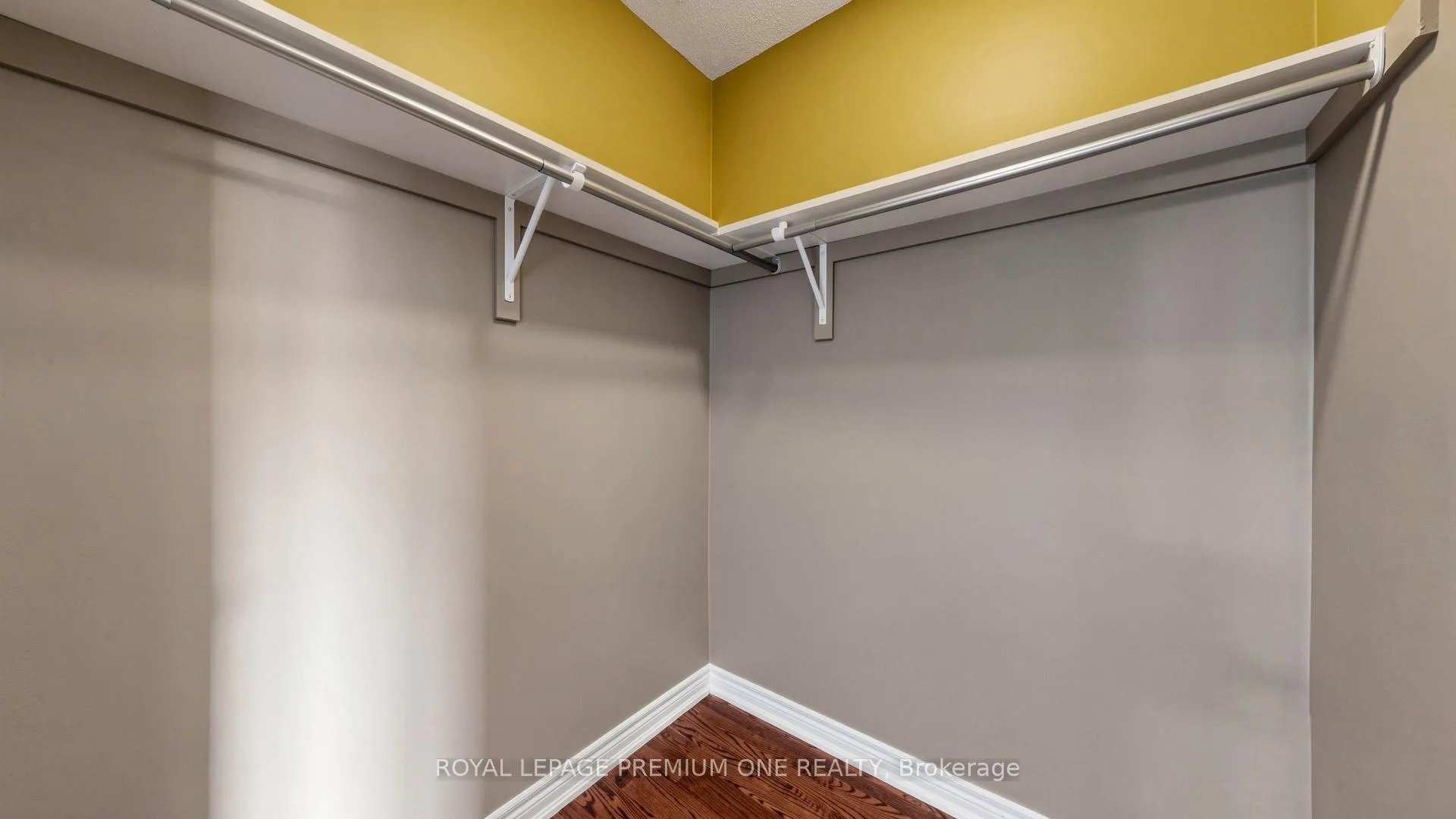 Photo 26 of 108 Argento Crescent, Vaughan, Vellore Village — HOMEH