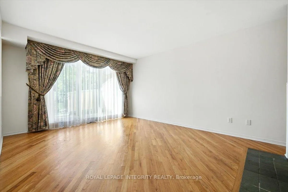 Photo 7 of 17 Columbus Avenue, Ottawa, Overbrook — HOMEH