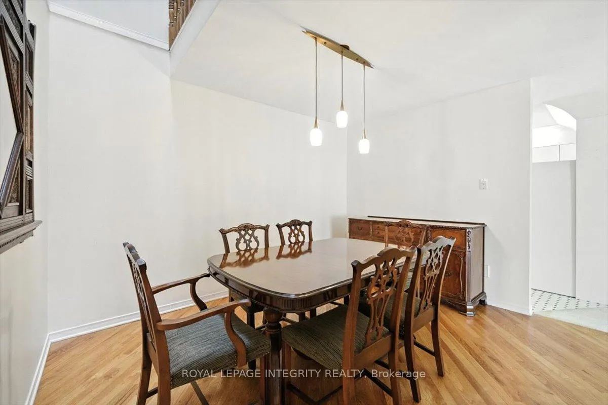 Photo 13 of 17 Columbus Avenue, Ottawa, Overbrook — HOMEH