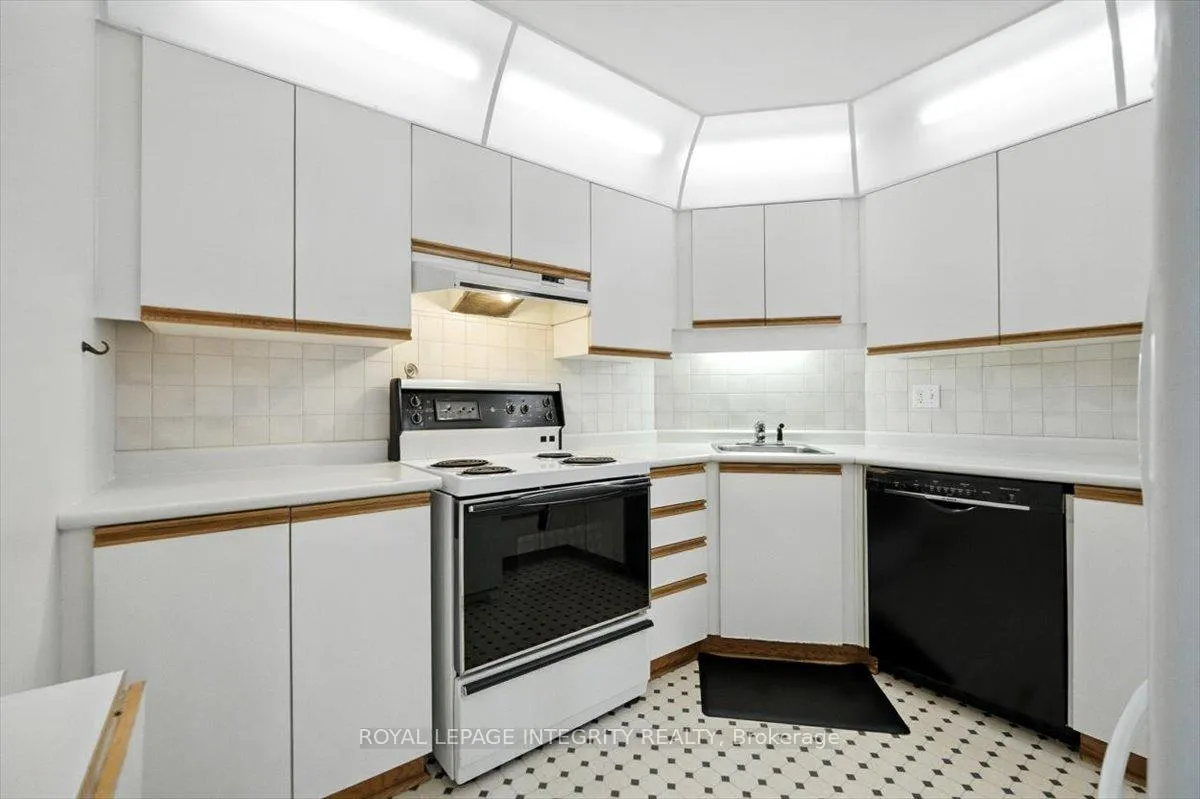 Photo 15 of 17 Columbus Avenue, Ottawa, Overbrook — HOMEH