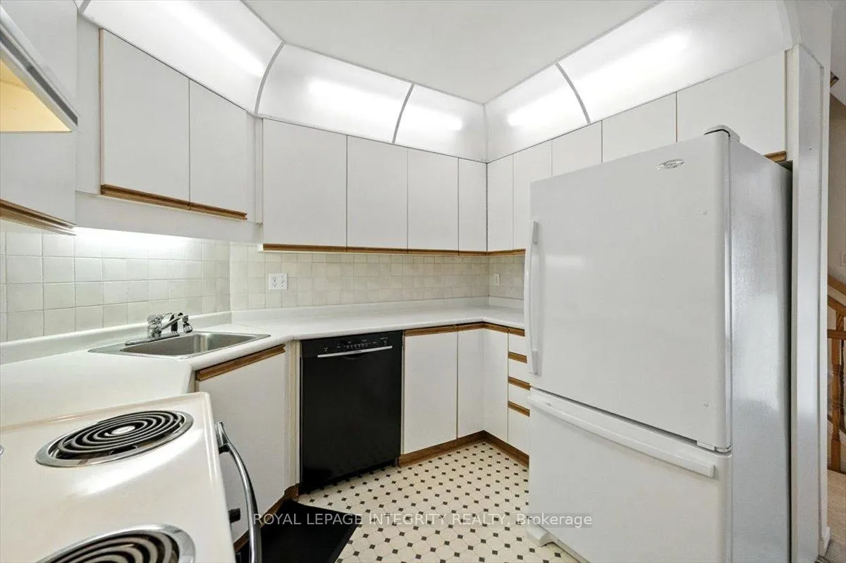 Photo 16 of 17 Columbus Avenue, Ottawa, Overbrook — HOMEH