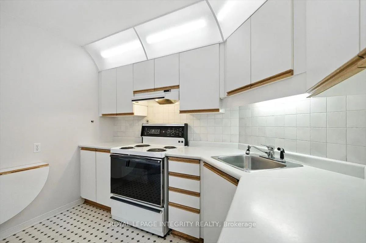 Photo 17 of 17 Columbus Avenue, Ottawa, Overbrook — HOMEH
