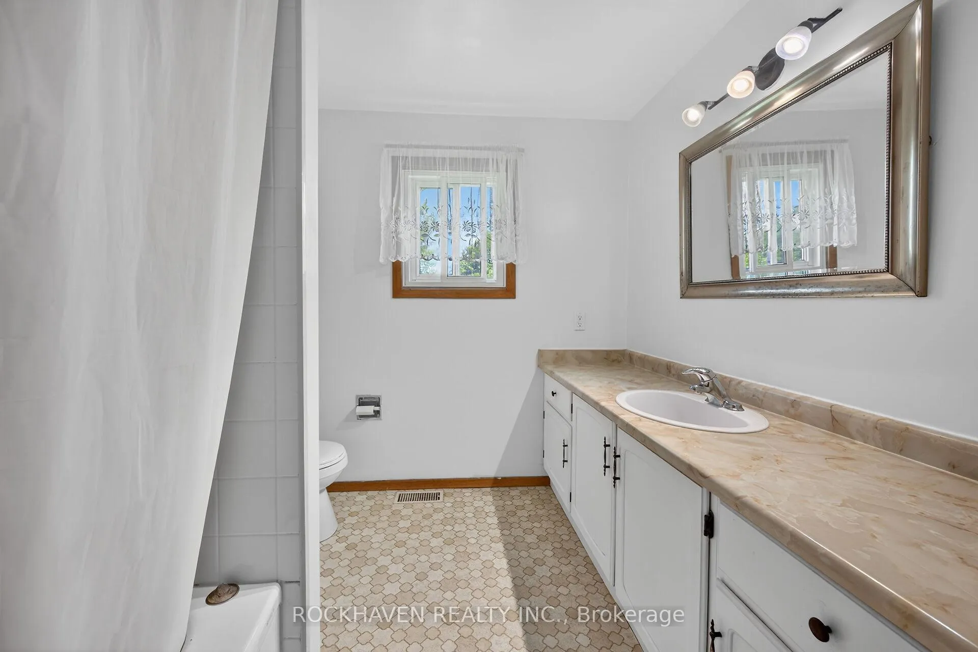 Photo 32 of 82 Braeheid Avenue, Hamilton, Waterdown — HOMEH