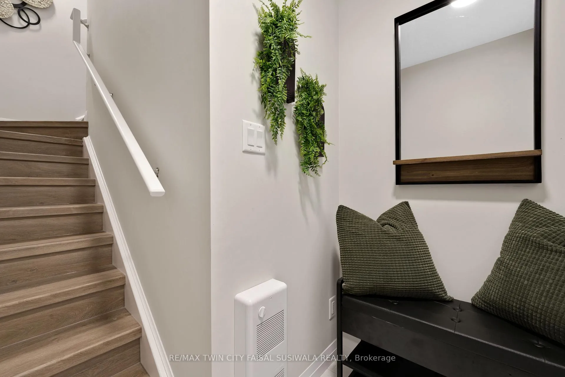 Photo 5 of Unit e5, 410 Northfield Drive W, Waterloo, Colonial Acres — HOMEH