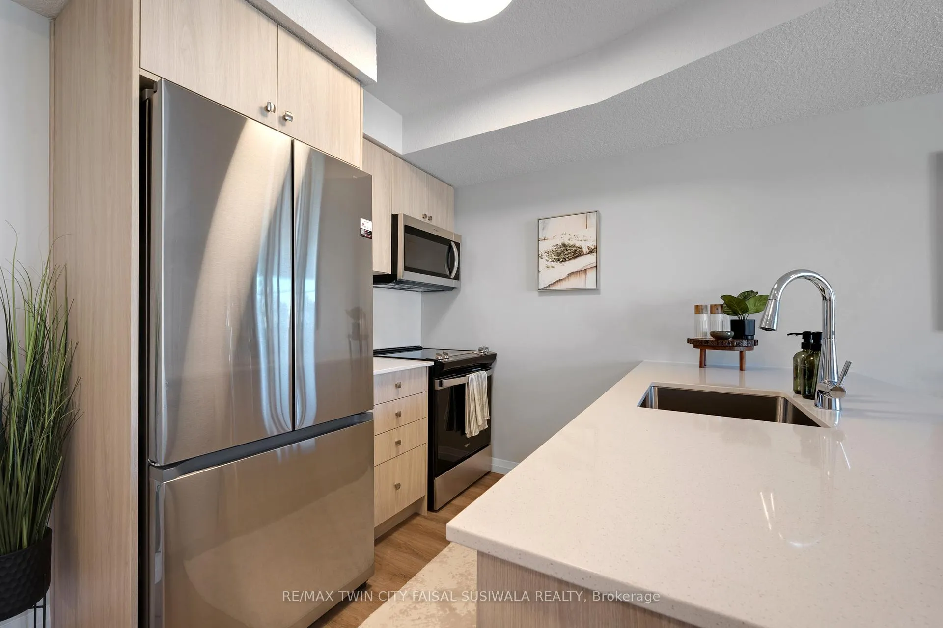 Photo 7 of Unit e5, 410 Northfield Drive W, Waterloo, Colonial Acres — HOMEH