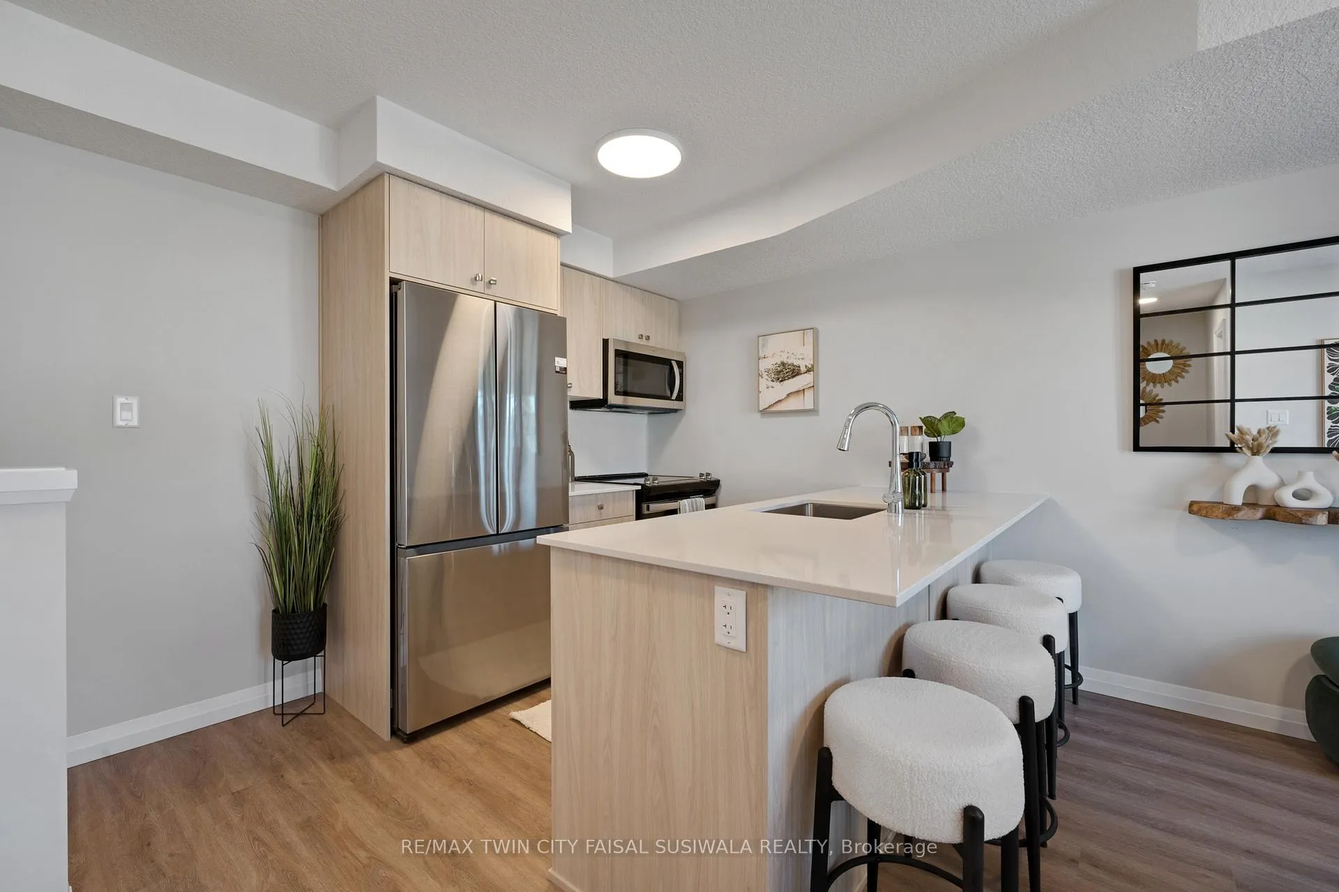 Photo 8 of Unit e5, 410 Northfield Drive W, Waterloo, Colonial Acres — HOMEH