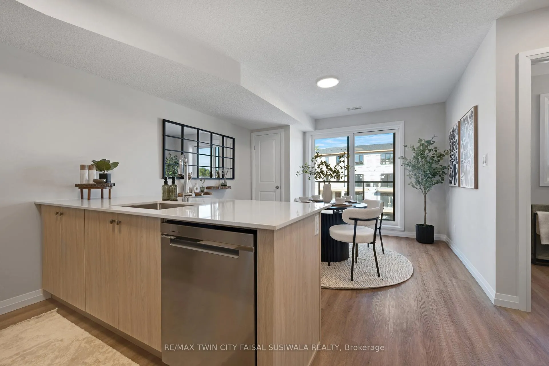 Photo 9 of Unit e5, 410 Northfield Drive W, Waterloo, Colonial Acres — HOMEH