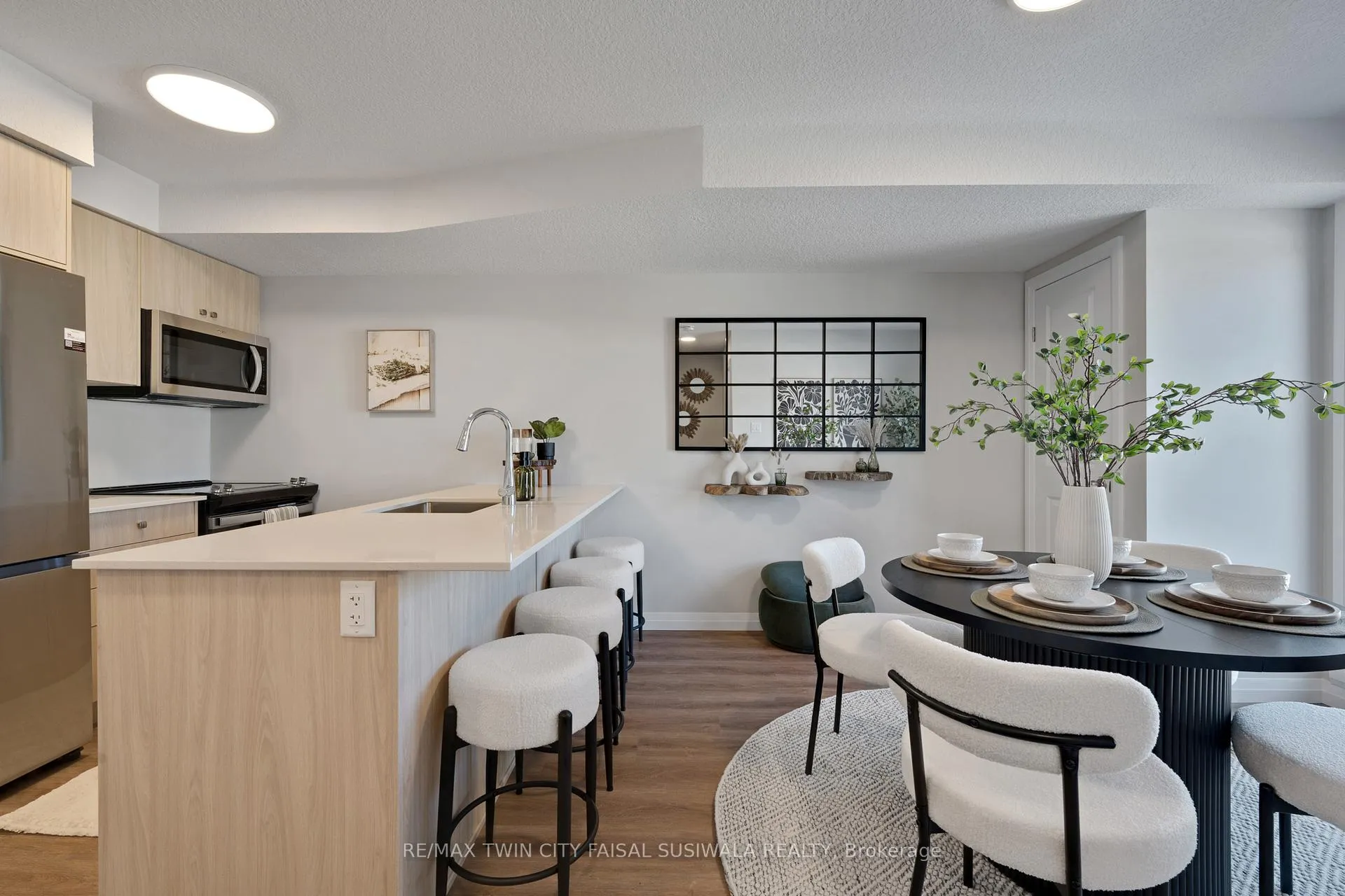 Photo 10 of Unit e5, 410 Northfield Drive W, Waterloo, Colonial Acres — HOMEH