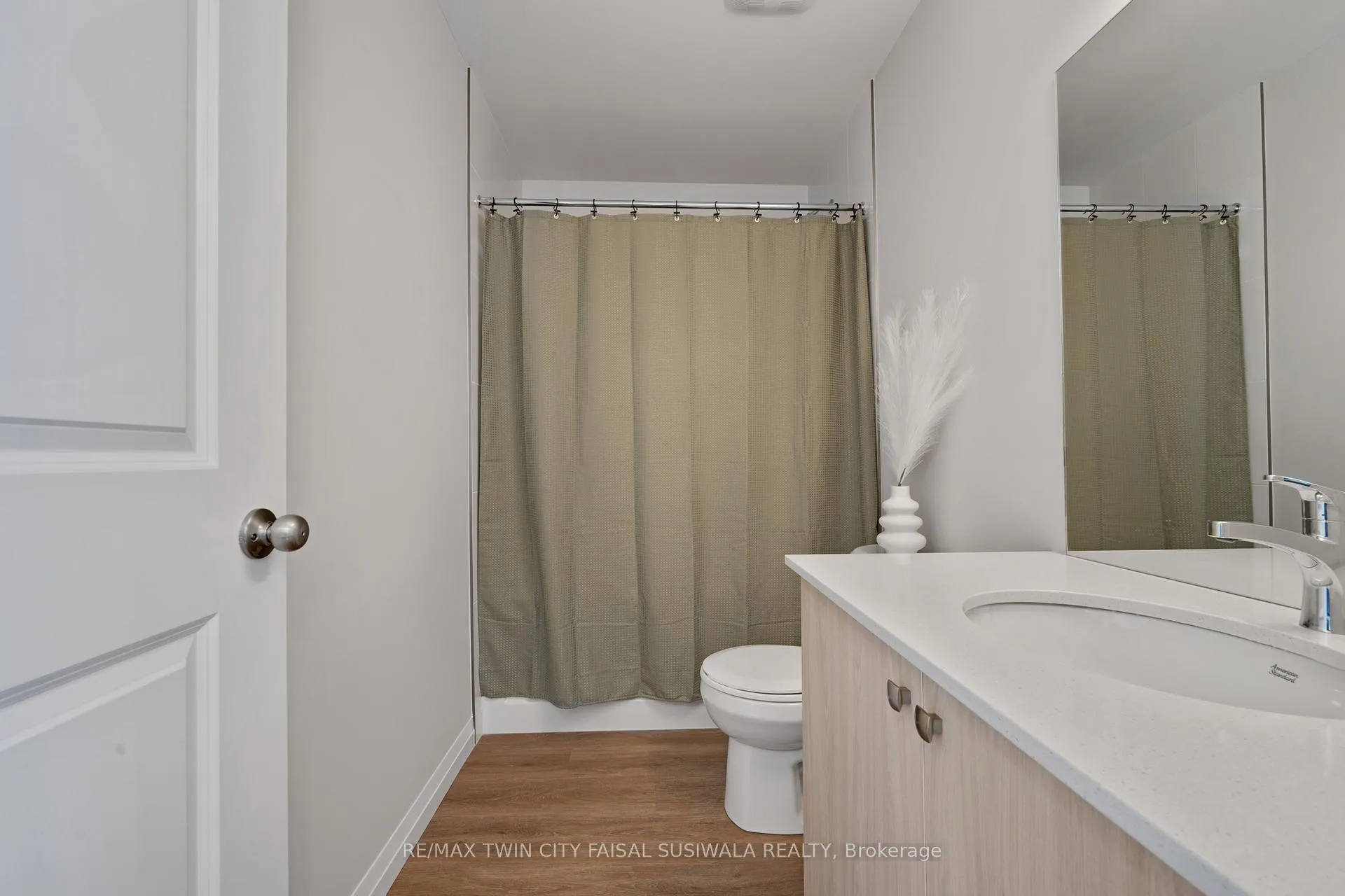 Photo 20 of Unit e5, 410 Northfield Drive W, Waterloo, Colonial Acres — HOMEH