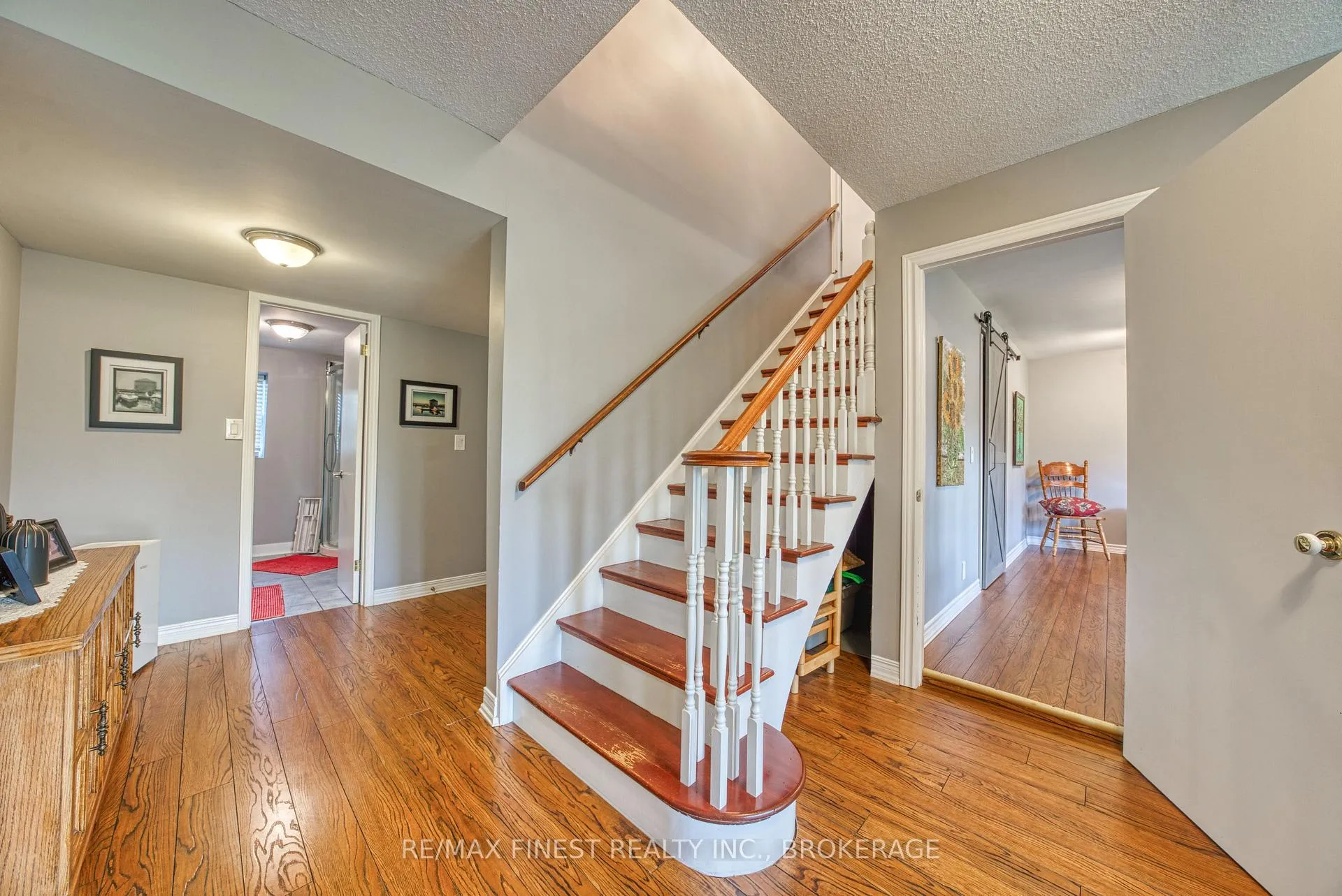 Photo 4 of 1861 Burbrook Road, Kingston, City North of 401 — HOMEH