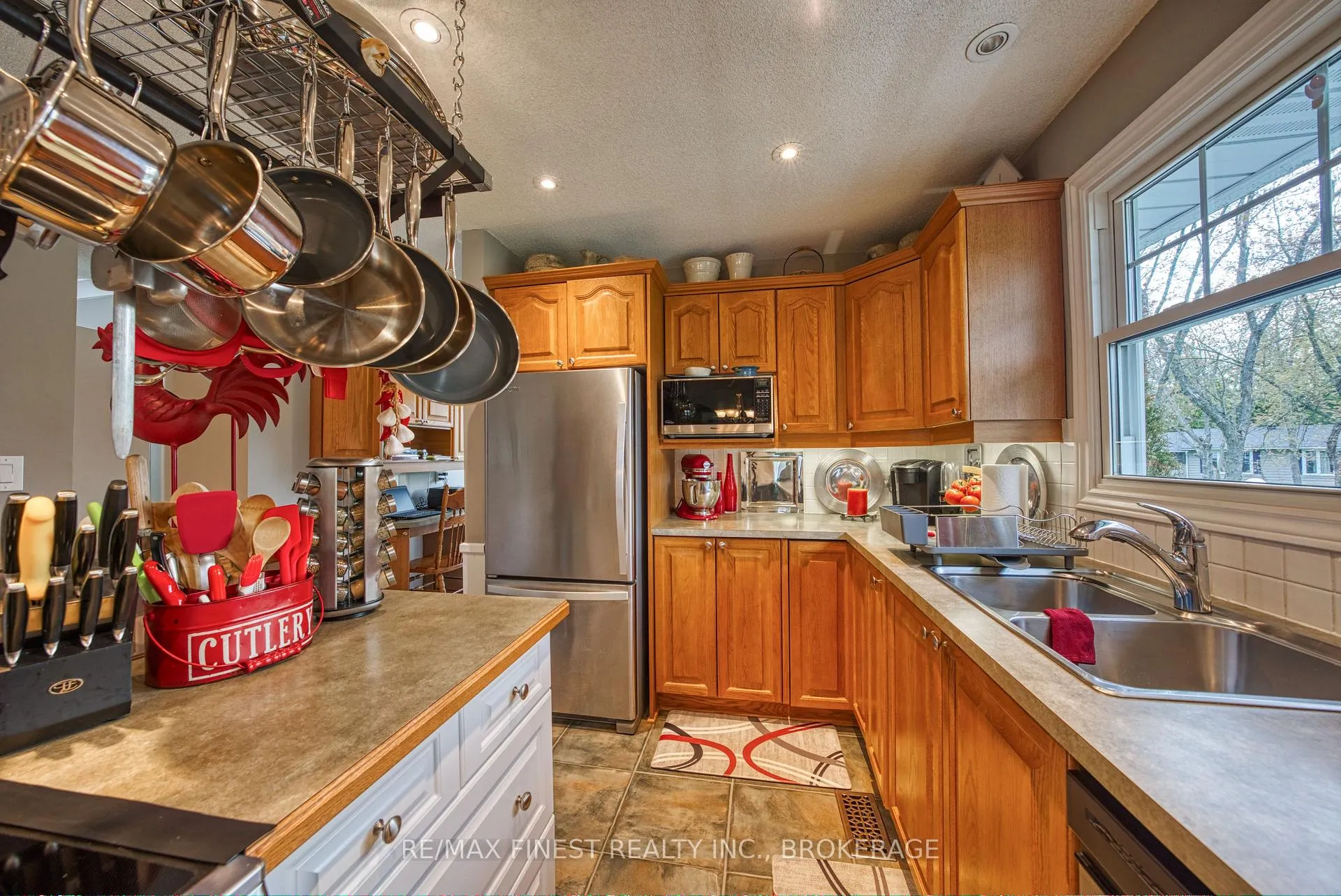 Photo 7 of 1861 Burbrook Road, Kingston, City North of 401 — HOMEH
