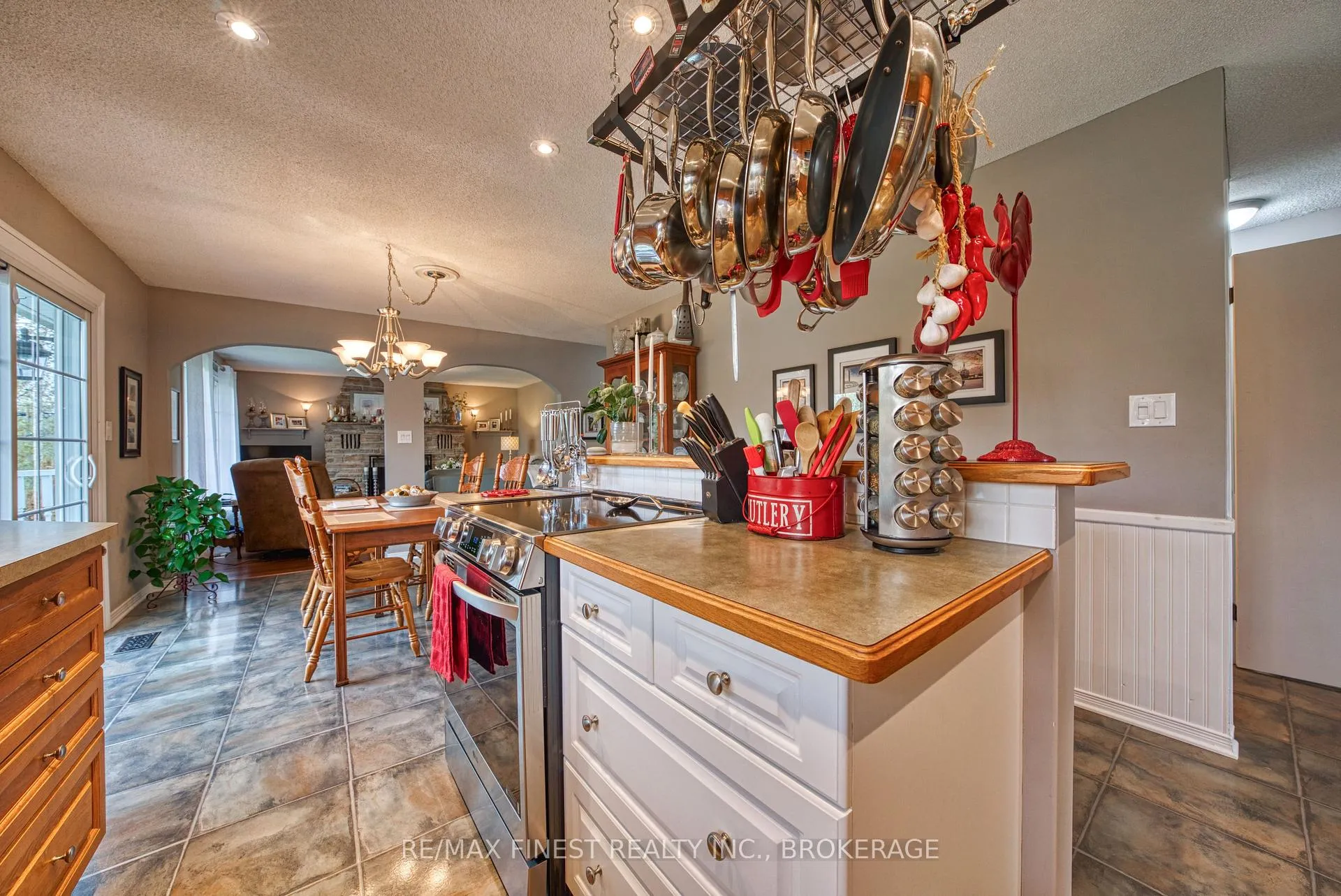 Photo 8 of 1861 Burbrook Road, Kingston, City North of 401 — HOMEH