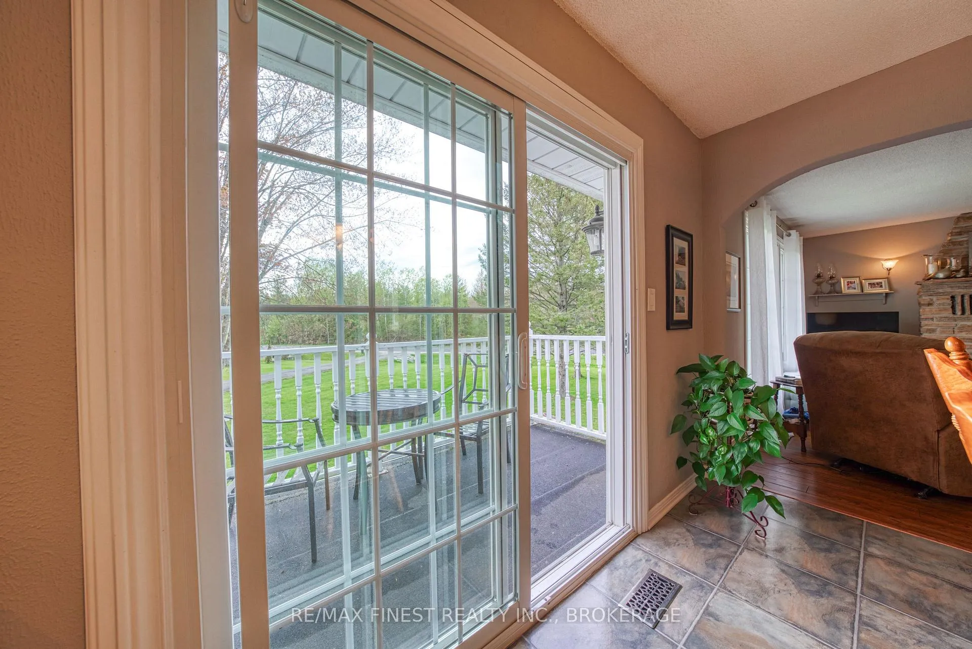 Photo 12 of 1861 Burbrook Road, Kingston, City North of 401 — HOMEH