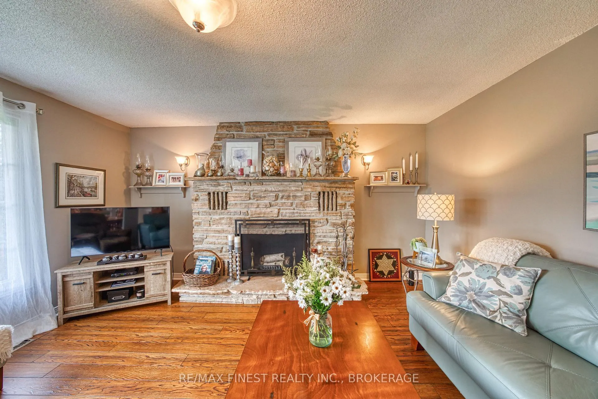 Photo 16 of 1861 Burbrook Road, Kingston, City North of 401 — HOMEH