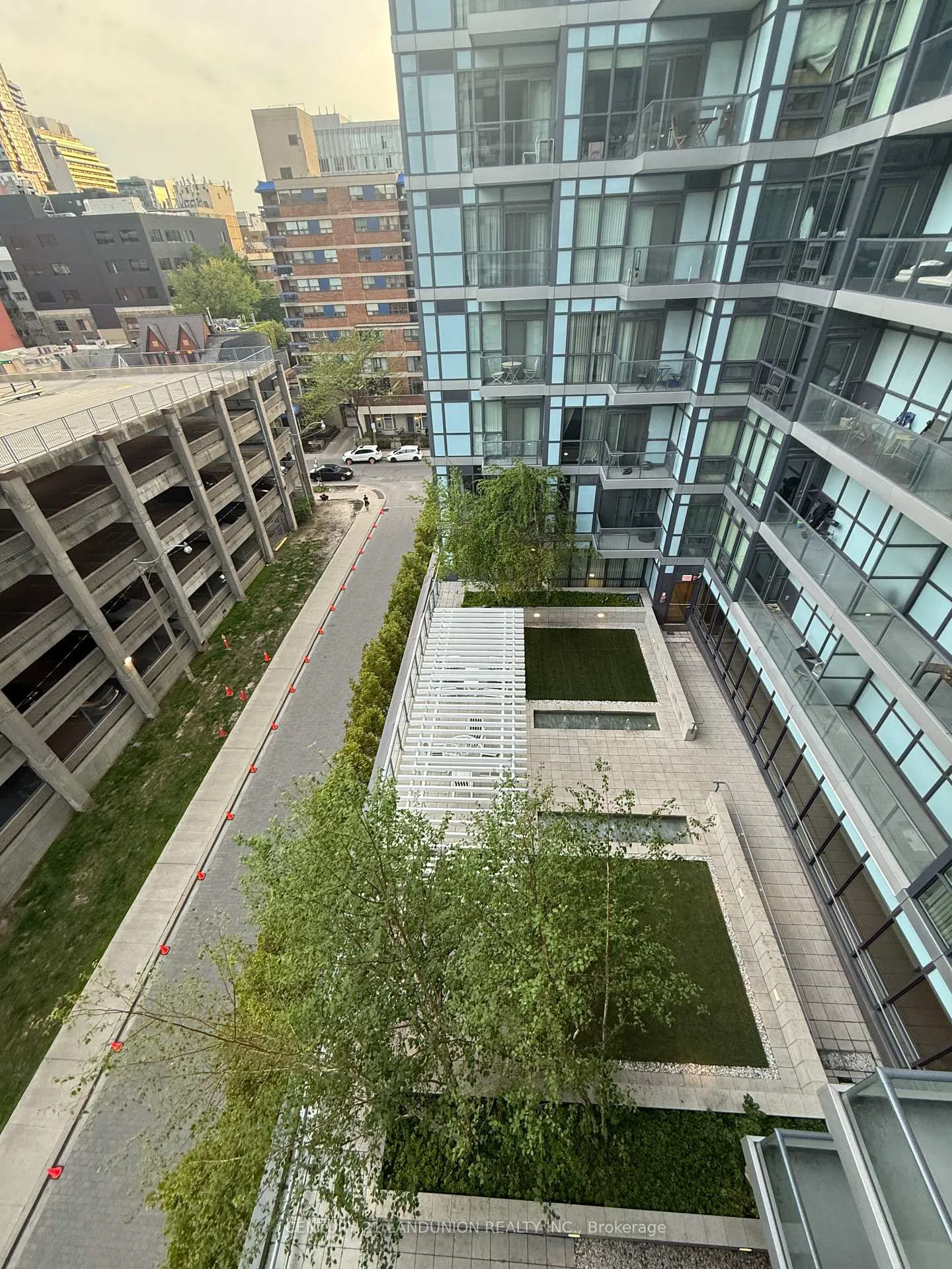 Photo 6 of Unit 712, 210 Simcoe Street, Toronto, Kensington-Chinatown — HOMEH