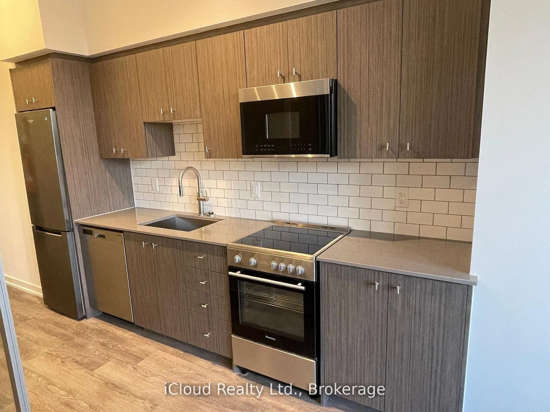 Photo 2 of Unit 202, 5 Wellington Street, Kitchener, Cherry Hill — HOMEH