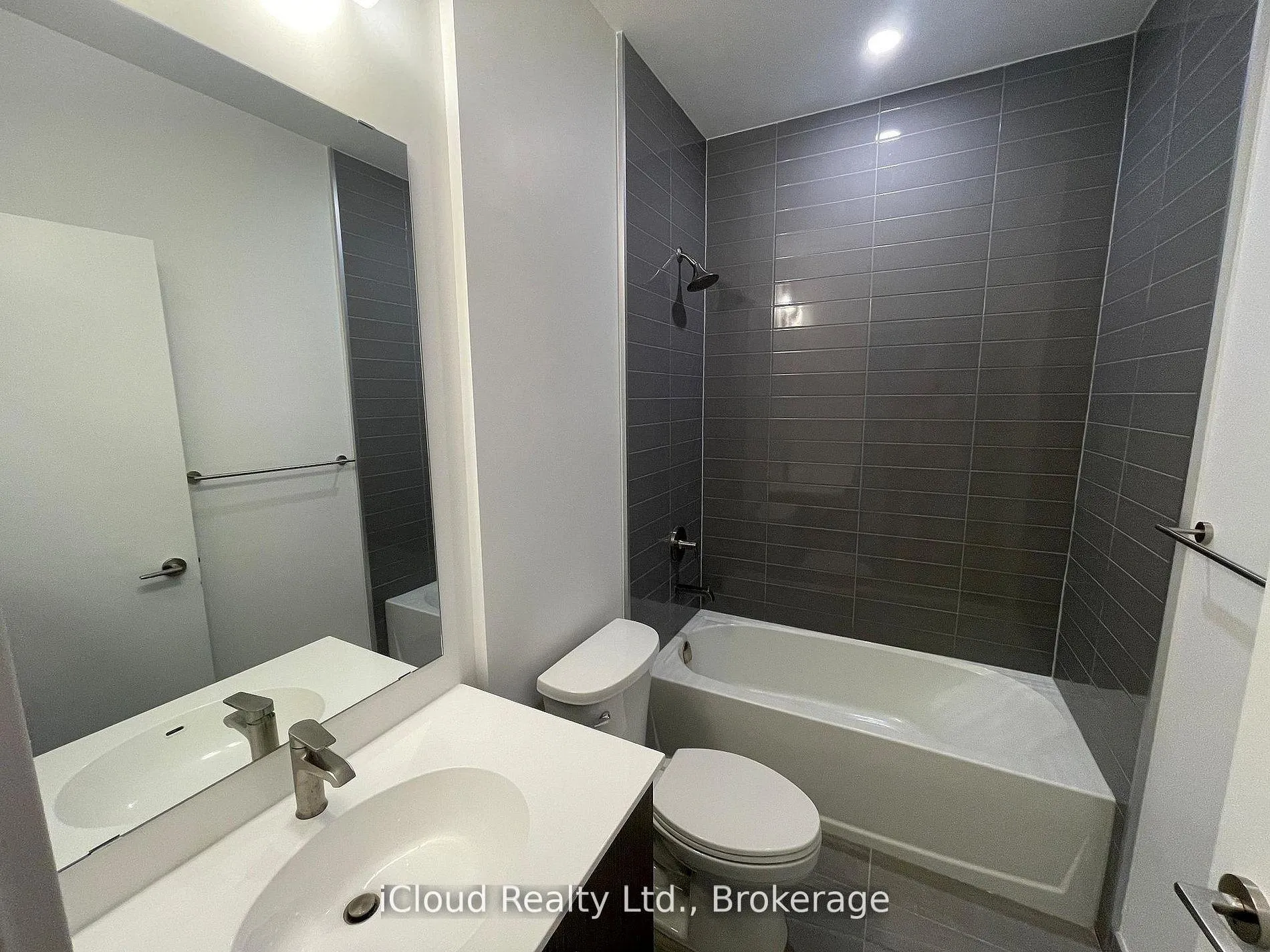 Photo 9 of Unit 202, 5 Wellington Street, Kitchener, Cherry Hill — HOMEH