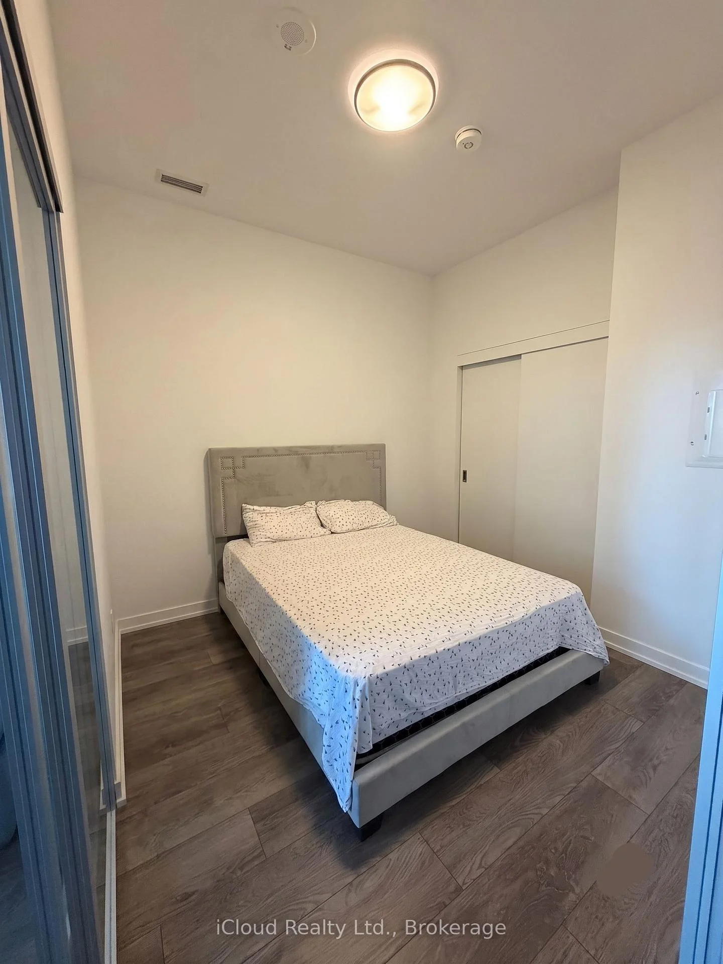 Photo 4 of Unit 202, 5 Wellington Street, Kitchener, Cherry Hill — HOMEH