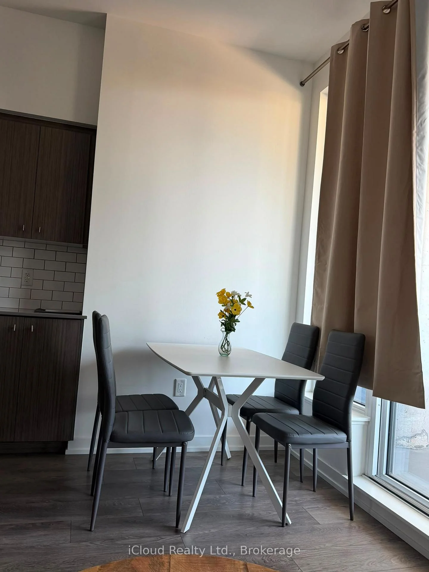 Photo 7 of Unit 202, 5 Wellington Street, Kitchener, Cherry Hill — HOMEH