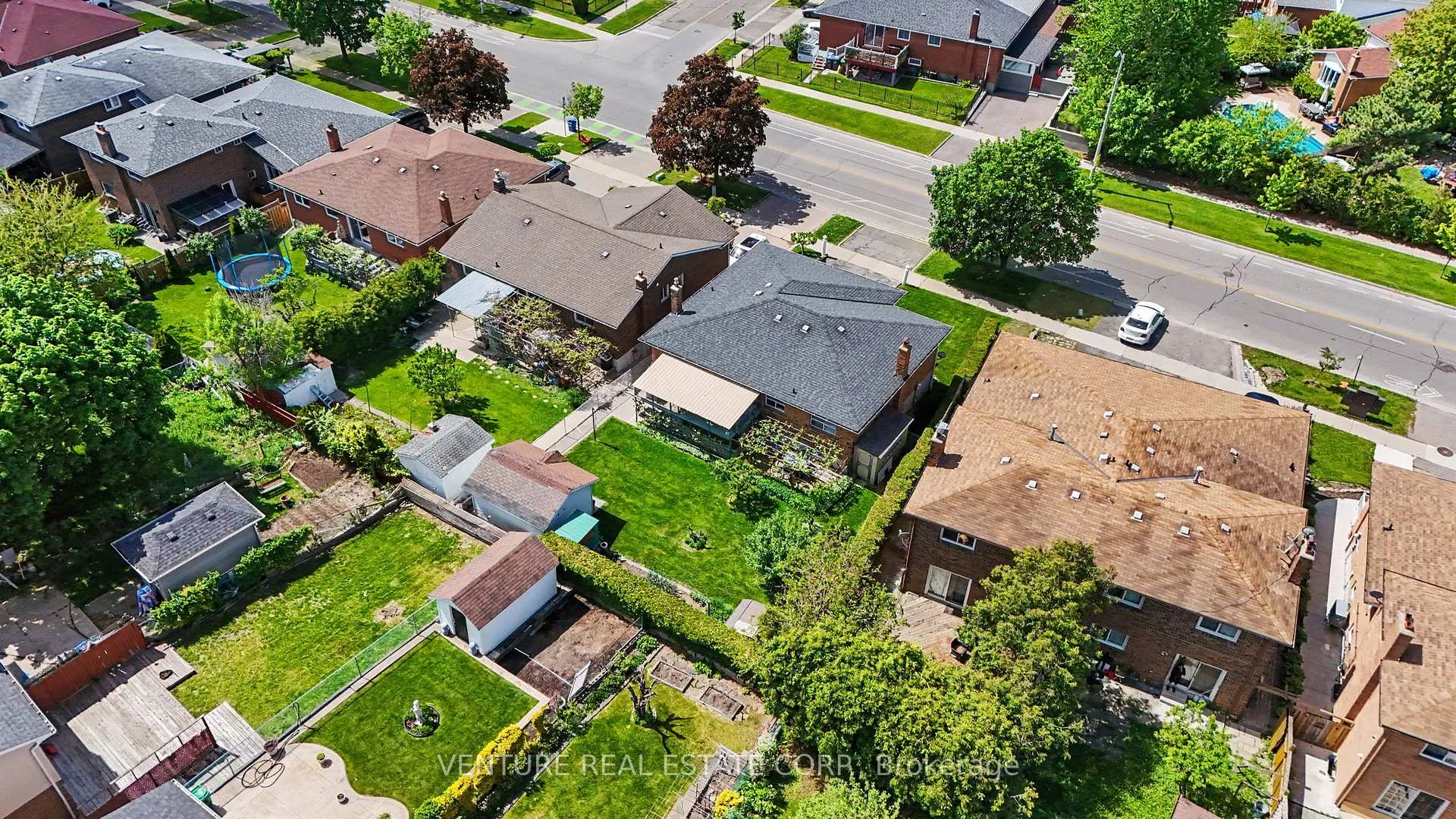 Photo 4 of 346 Centre Street N, Brampton, Brampton North — HOMEH
