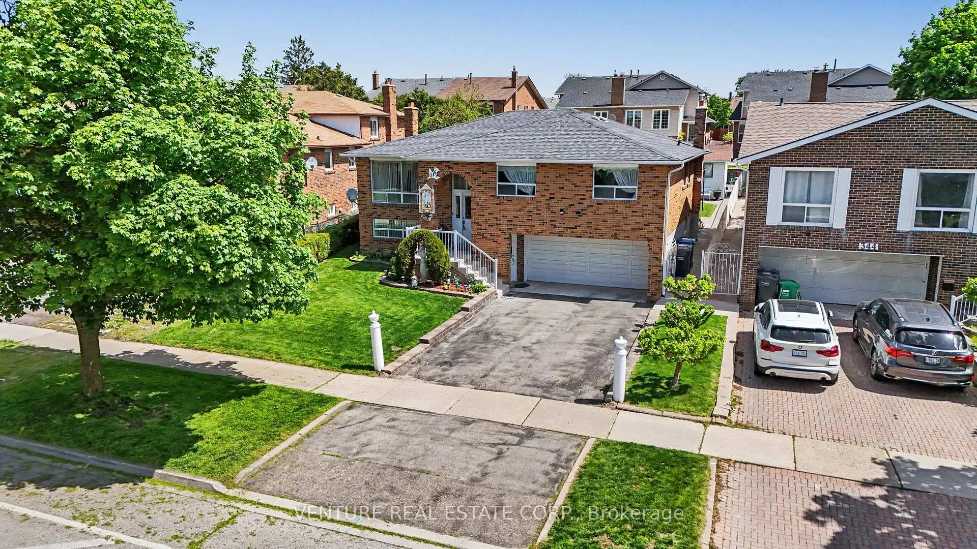 Photo 5 of 346 Centre Street N, Brampton, Brampton North — HOMEH